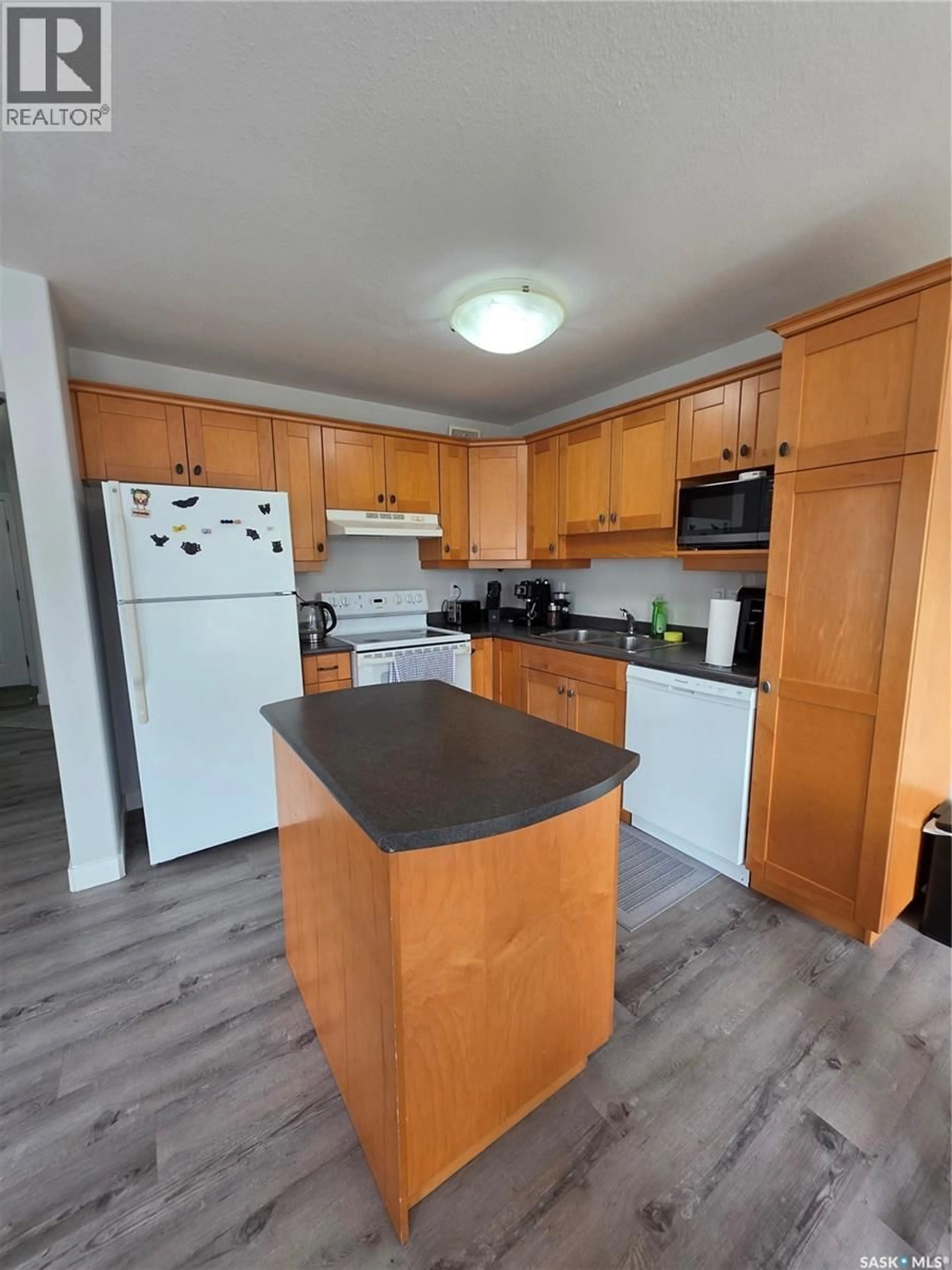 Standard kitchen, wood/laminate floor for 103 - 36 BANYAN CRESCENT, Saskatoon Saskatchewan S7V1G3