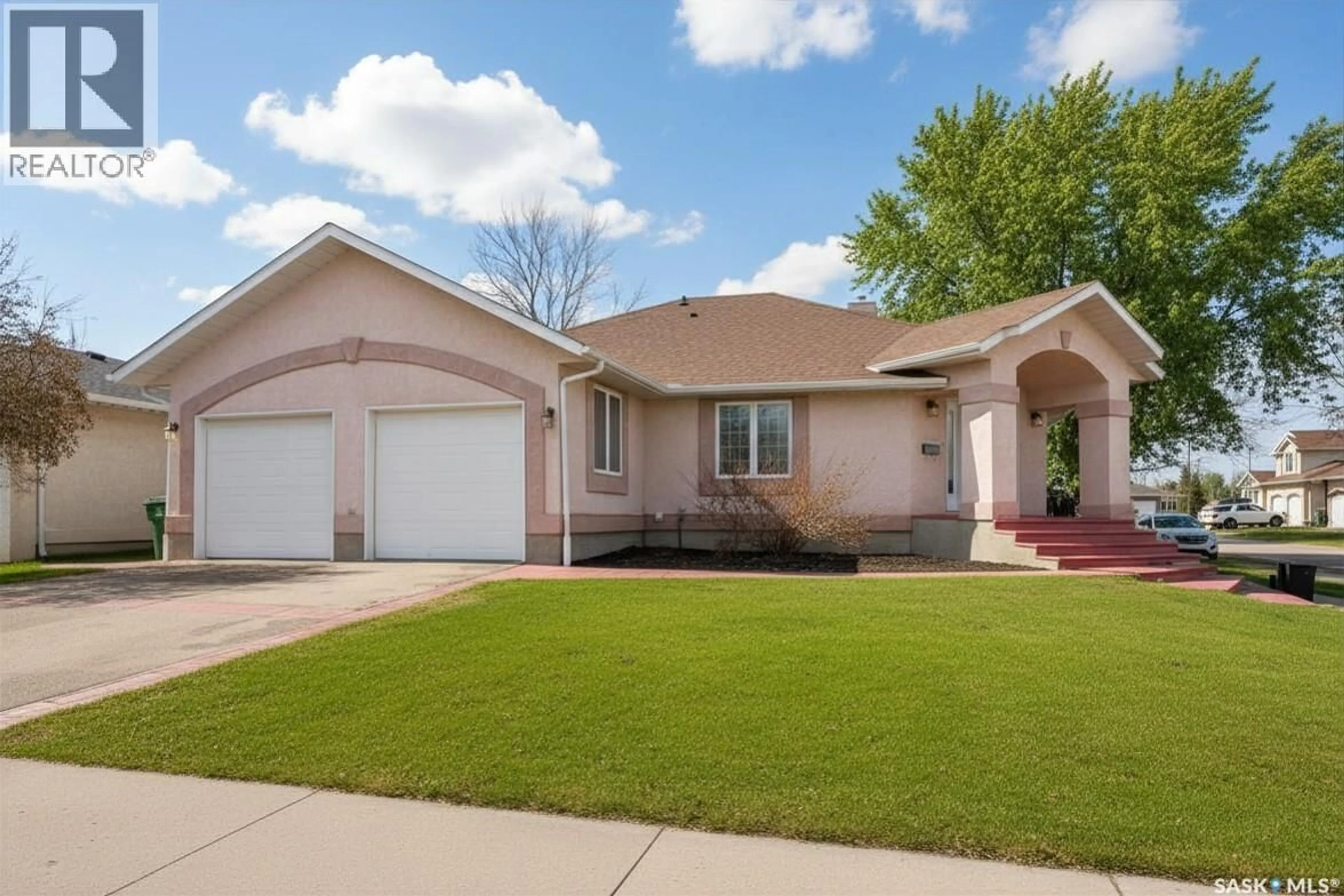 Home with vinyl exterior material, street for 65 JASMINE COURT, Moose Jaw Saskatchewan S6J1K2