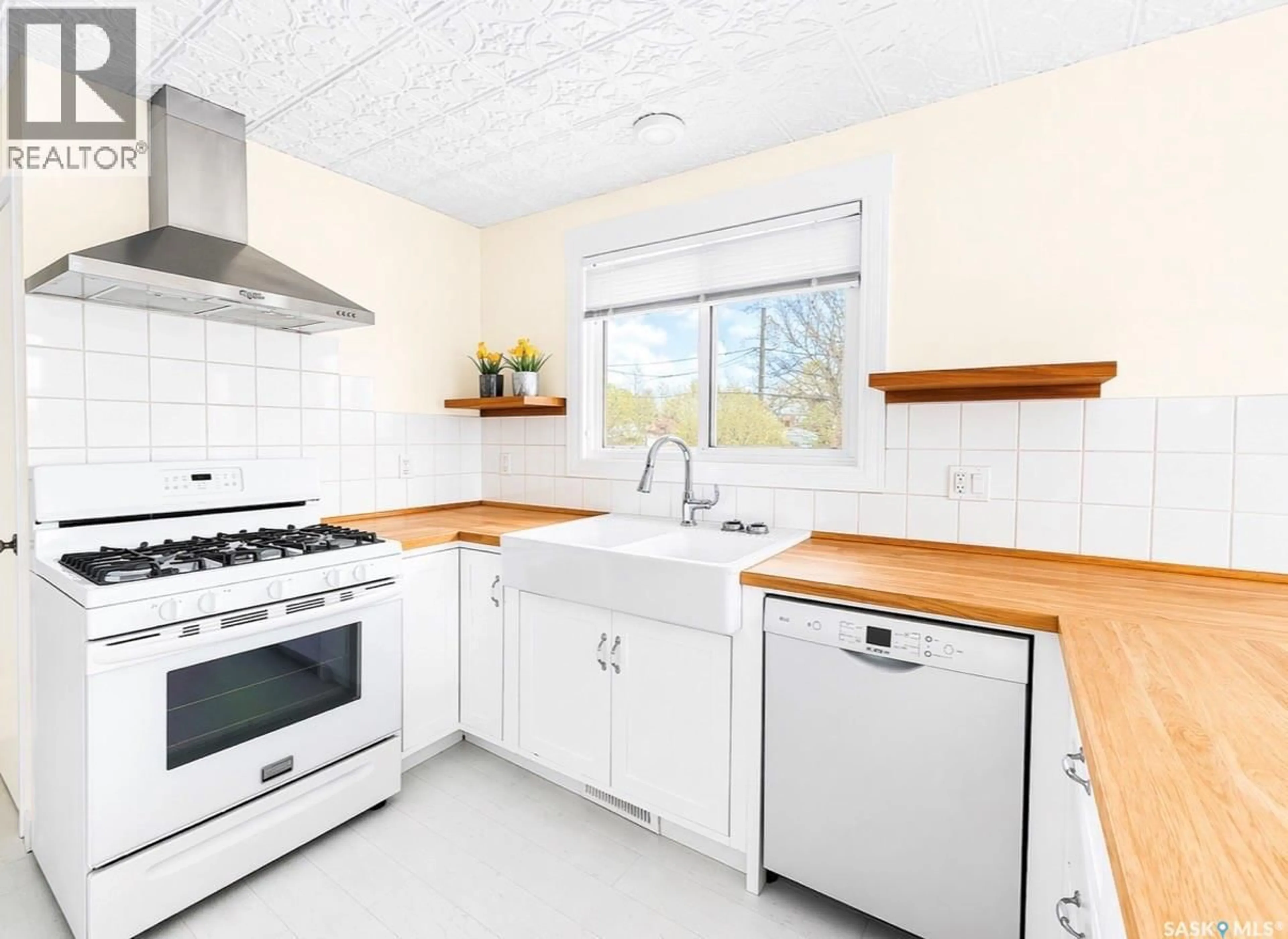 Standard kitchen, ceramic/tile floor for 451 3RD AVENUE, Swift Current Saskatchewan S9H0S4