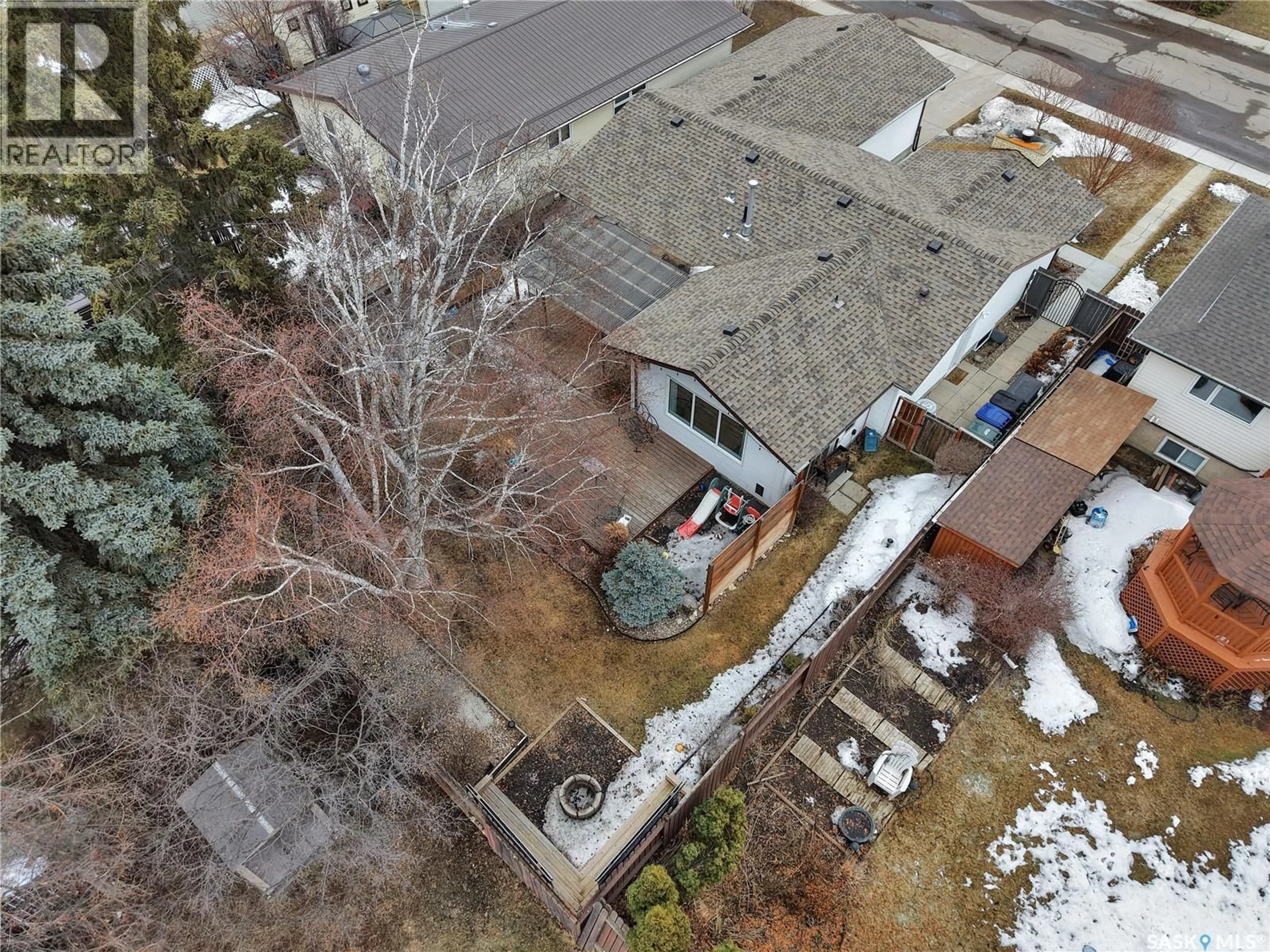 A pic from outside/outdoor area/front of a property/back of a property/a pic from drone, street for 226 CANDLE CRESCENT, Saskatoon Saskatchewan S7K5A4