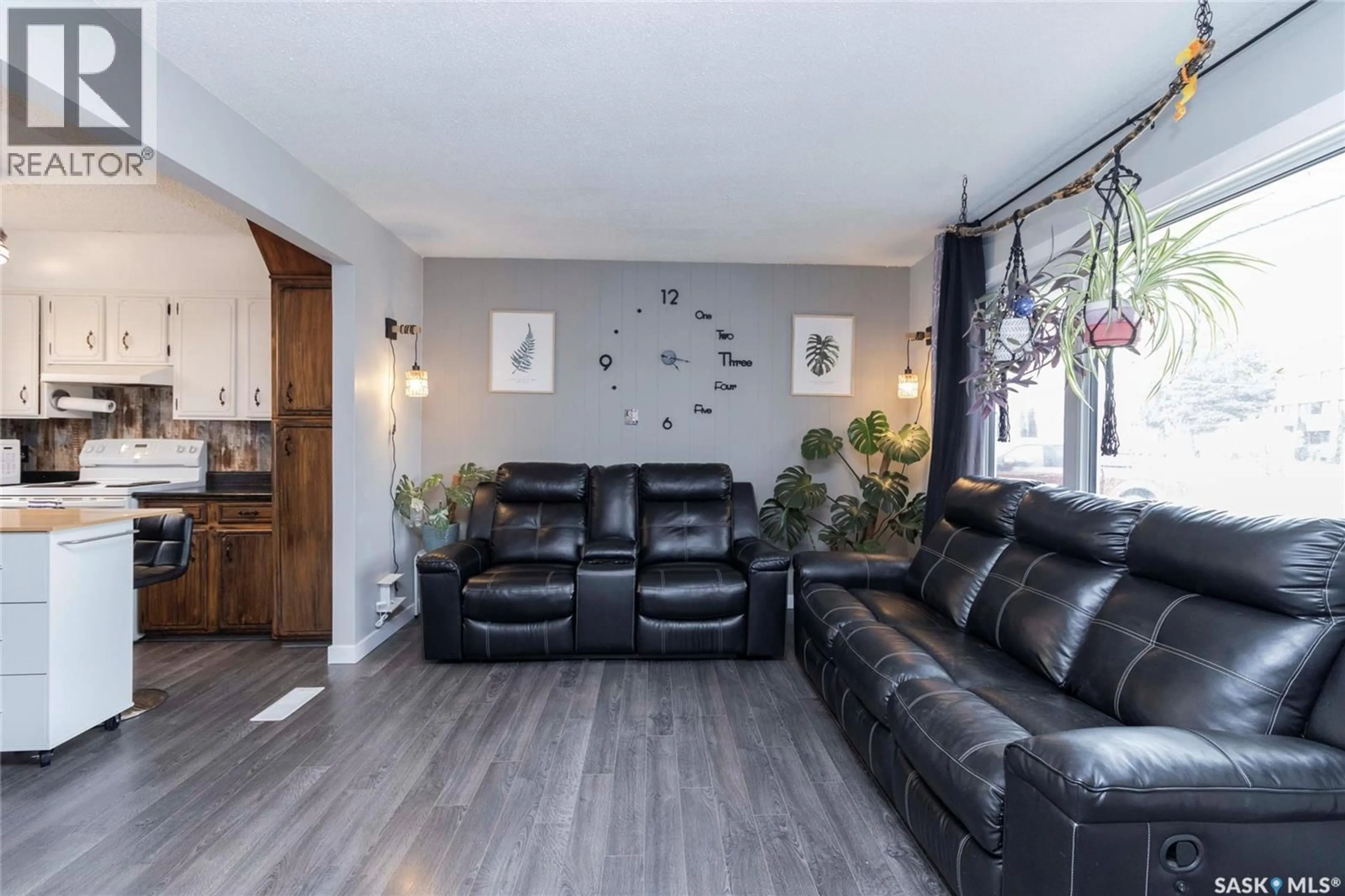 Living room with furniture, unknown for 912 P AVENUE, Saskatoon Saskatchewan S7L2W6