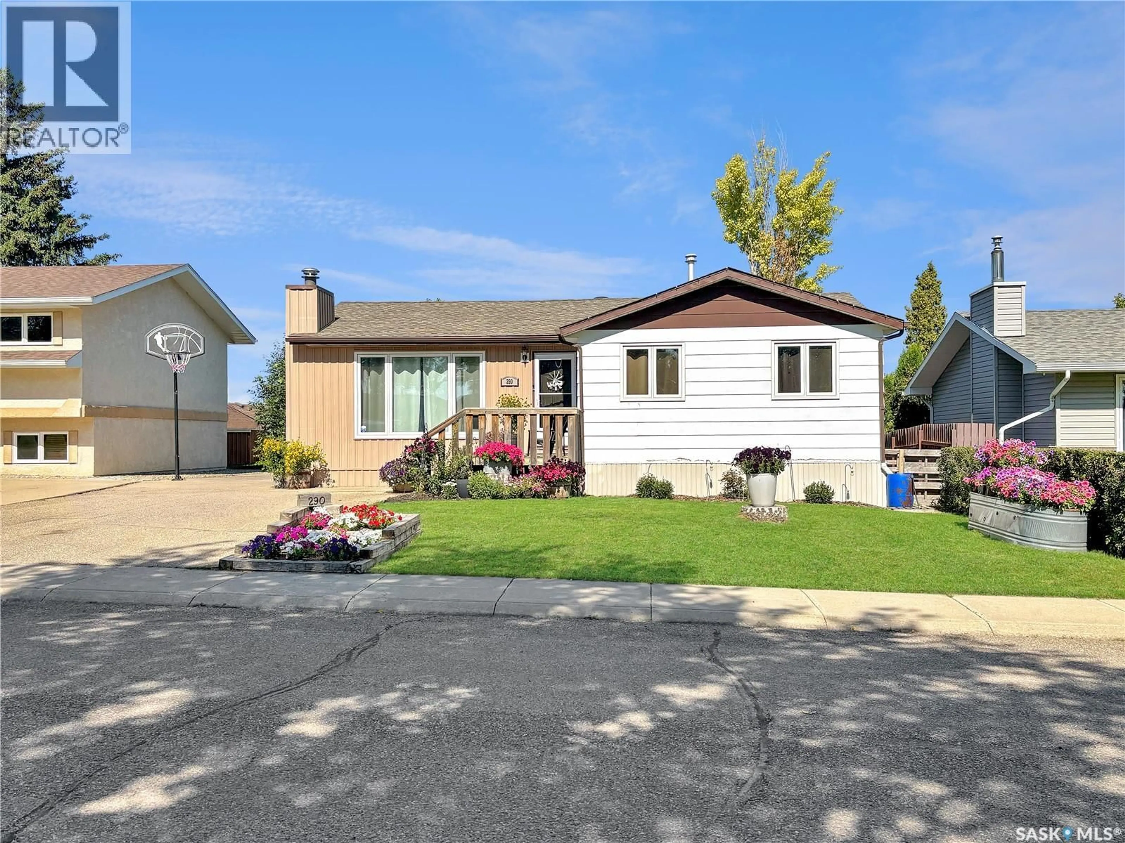 Home with vinyl exterior material, street for 290 BURKE CRESCENT, Swift Current Saskatchewan S9H4H6