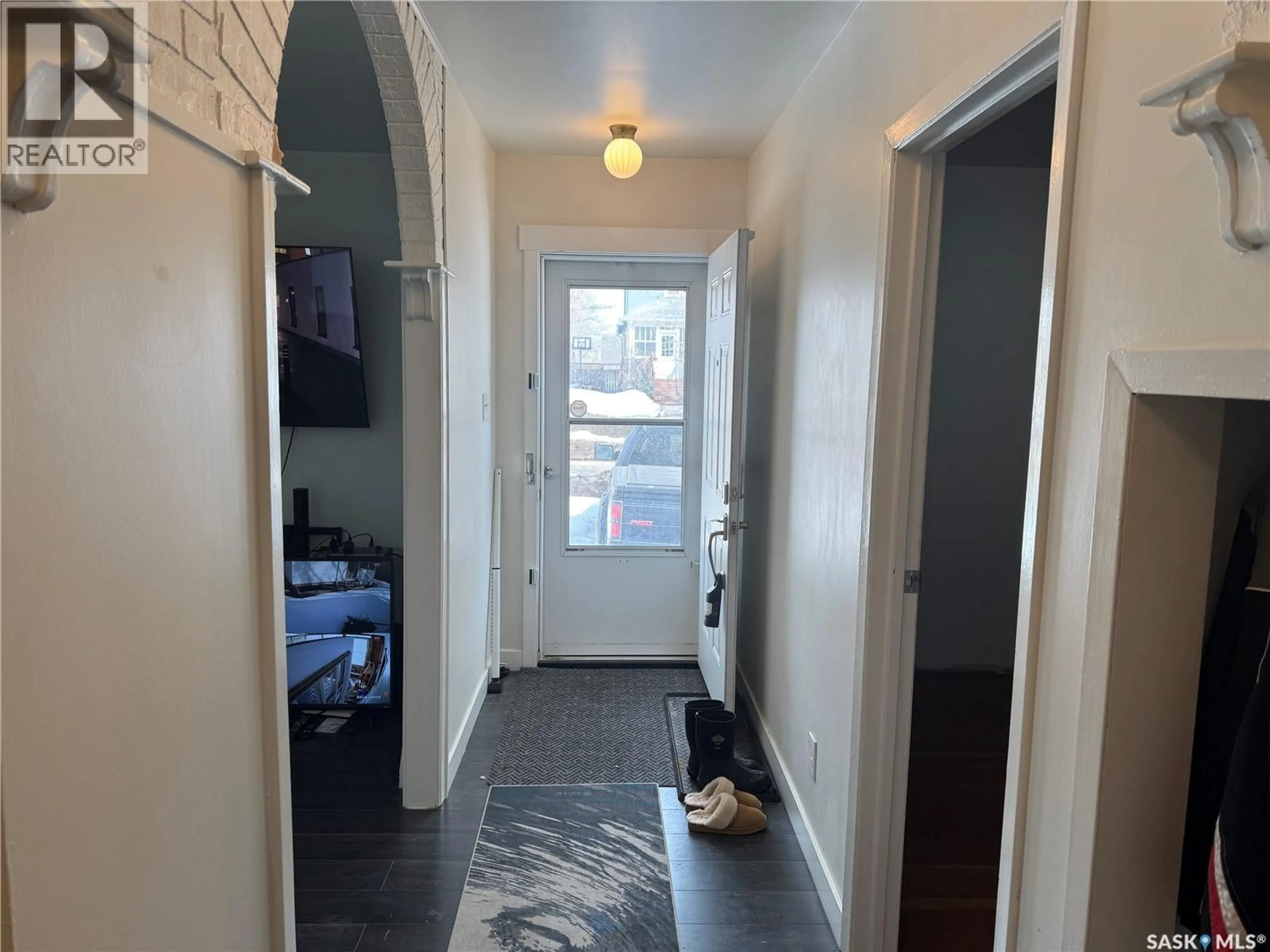 Indoor entryway for 71 22ND STREET, Prince Albert Saskatchewan S6V1M8