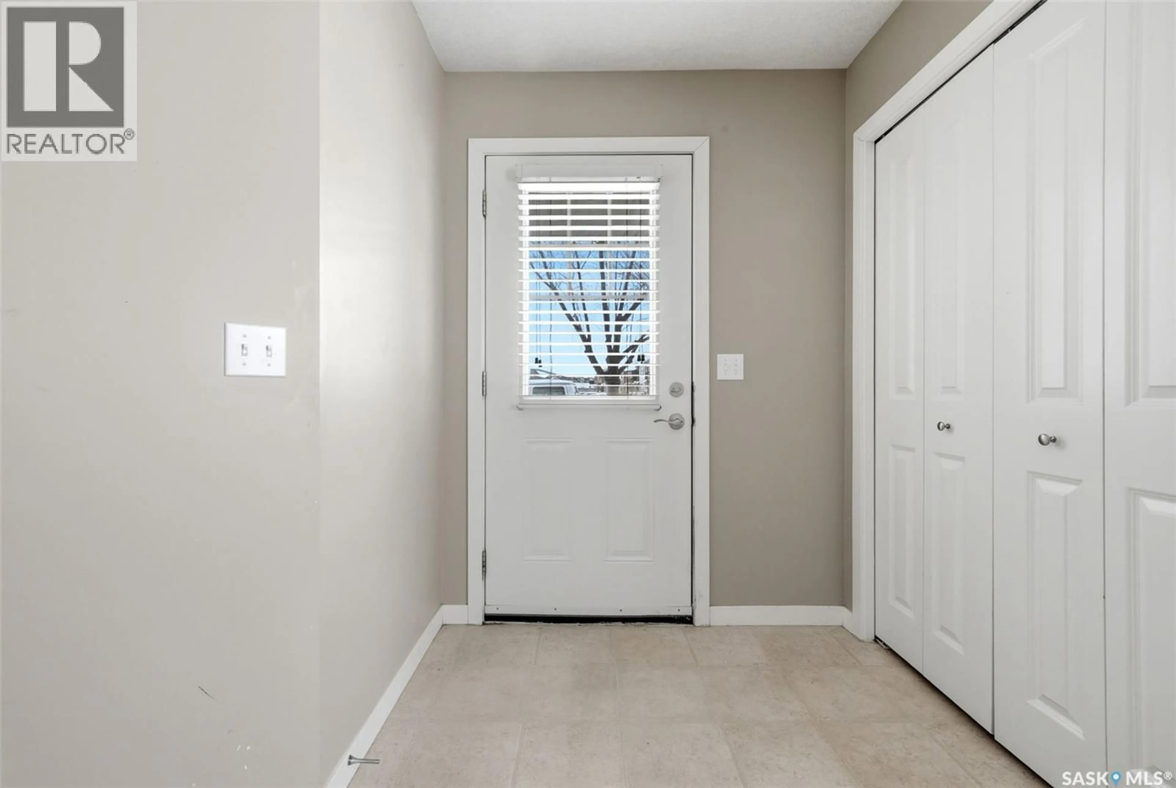 Indoor entryway for 30 5019 JAMES HILL ROAD, Regina Saskatchewan S4W0B9
