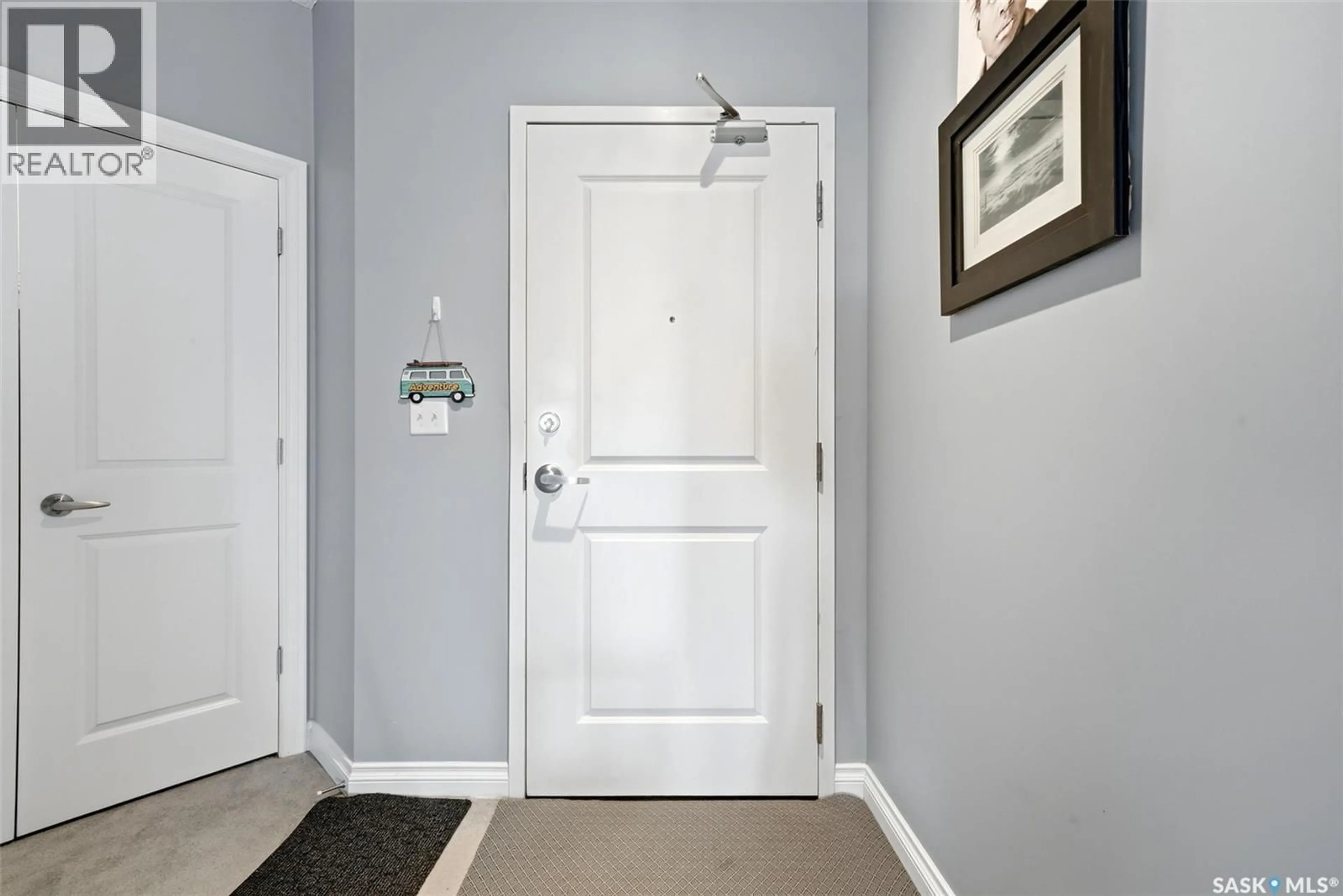 Indoor entryway for 405 - 2700 MONTAGUE STREET, Regina Saskatchewan S4S0J9