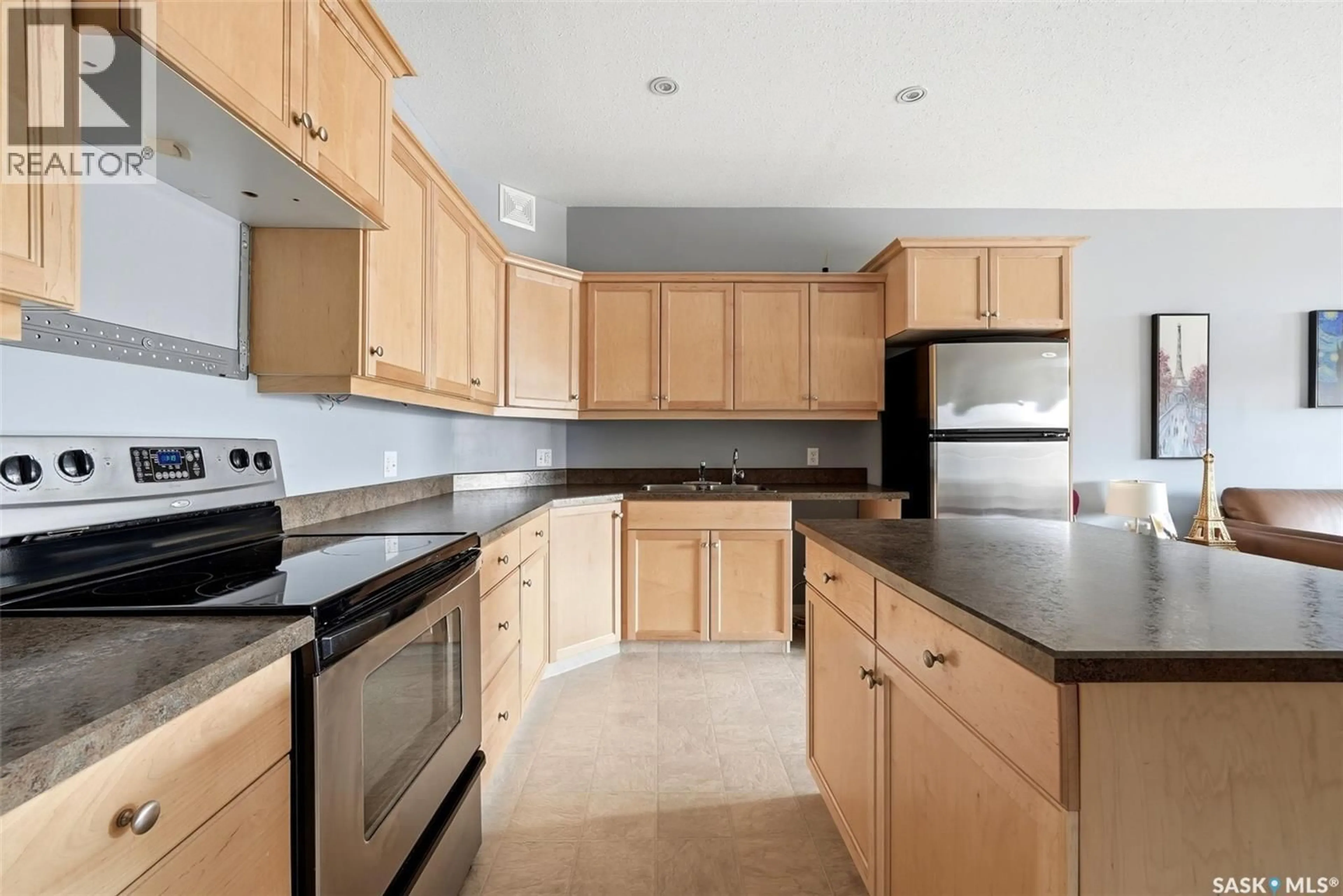 Standard kitchen, unknown for 405 - 2700 MONTAGUE STREET, Regina Saskatchewan S4S0J9