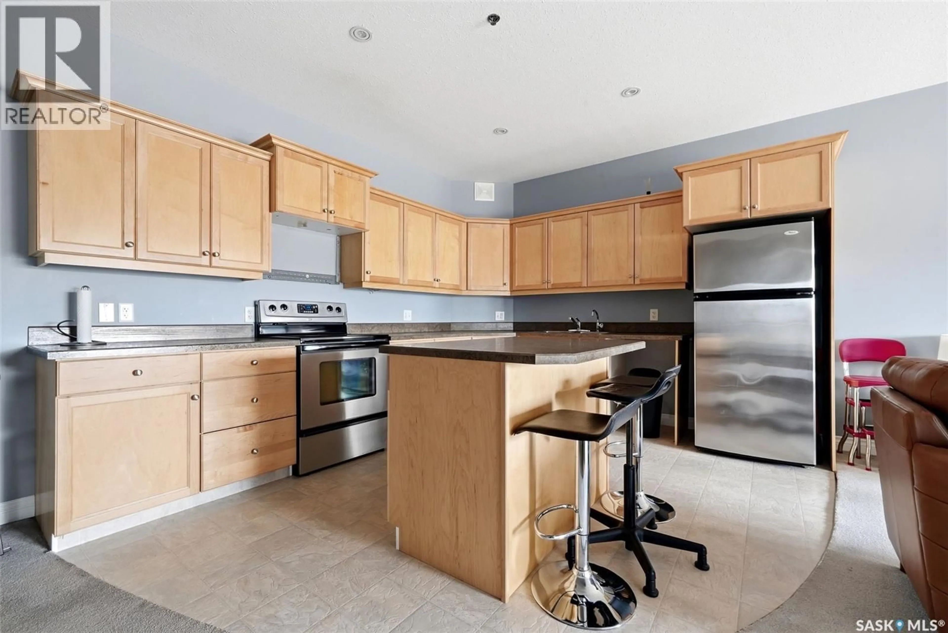 Standard kitchen, unknown for 405 - 2700 MONTAGUE STREET, Regina Saskatchewan S4S0J9