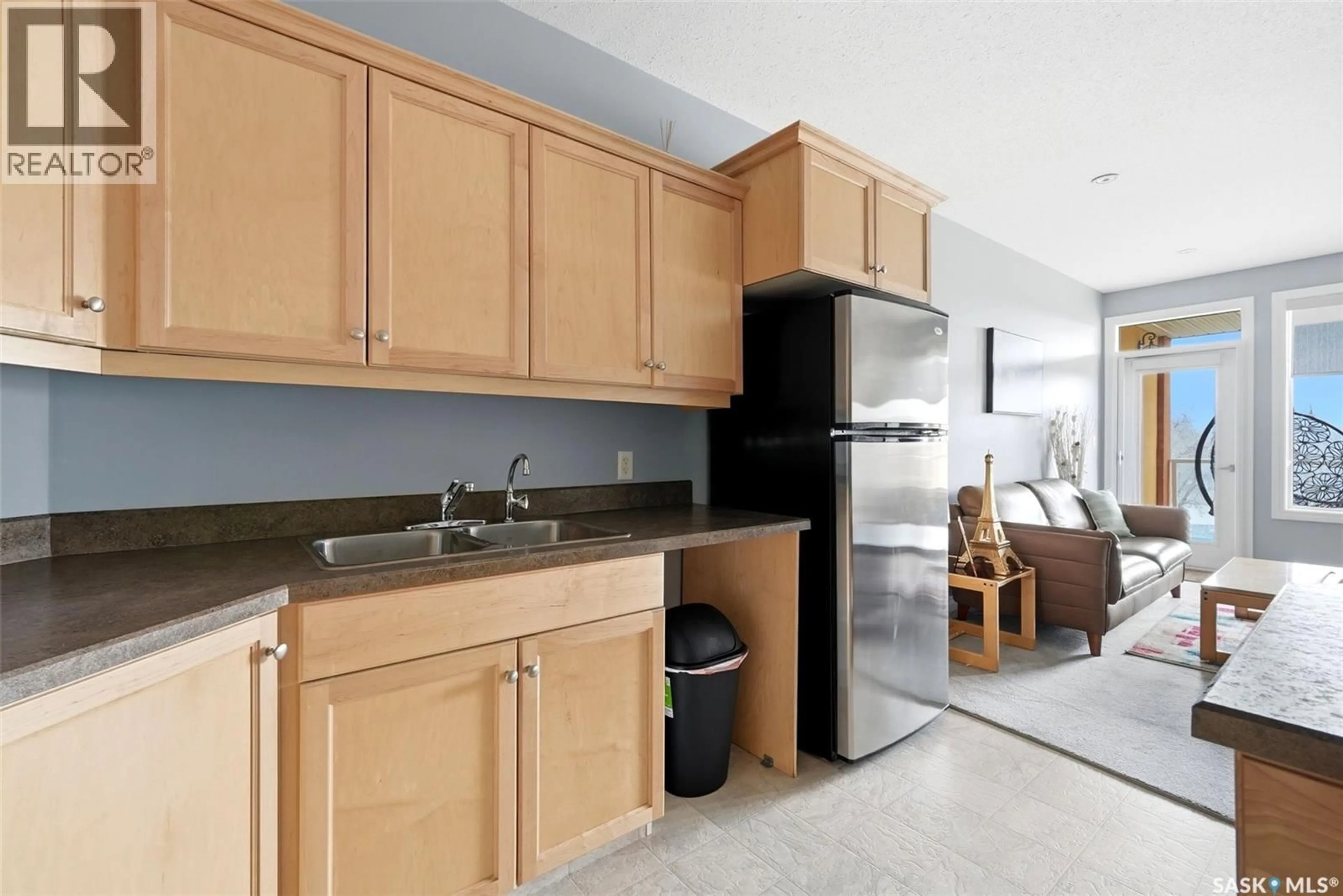 Standard kitchen, unknown for 405 - 2700 MONTAGUE STREET, Regina Saskatchewan S4S0J9
