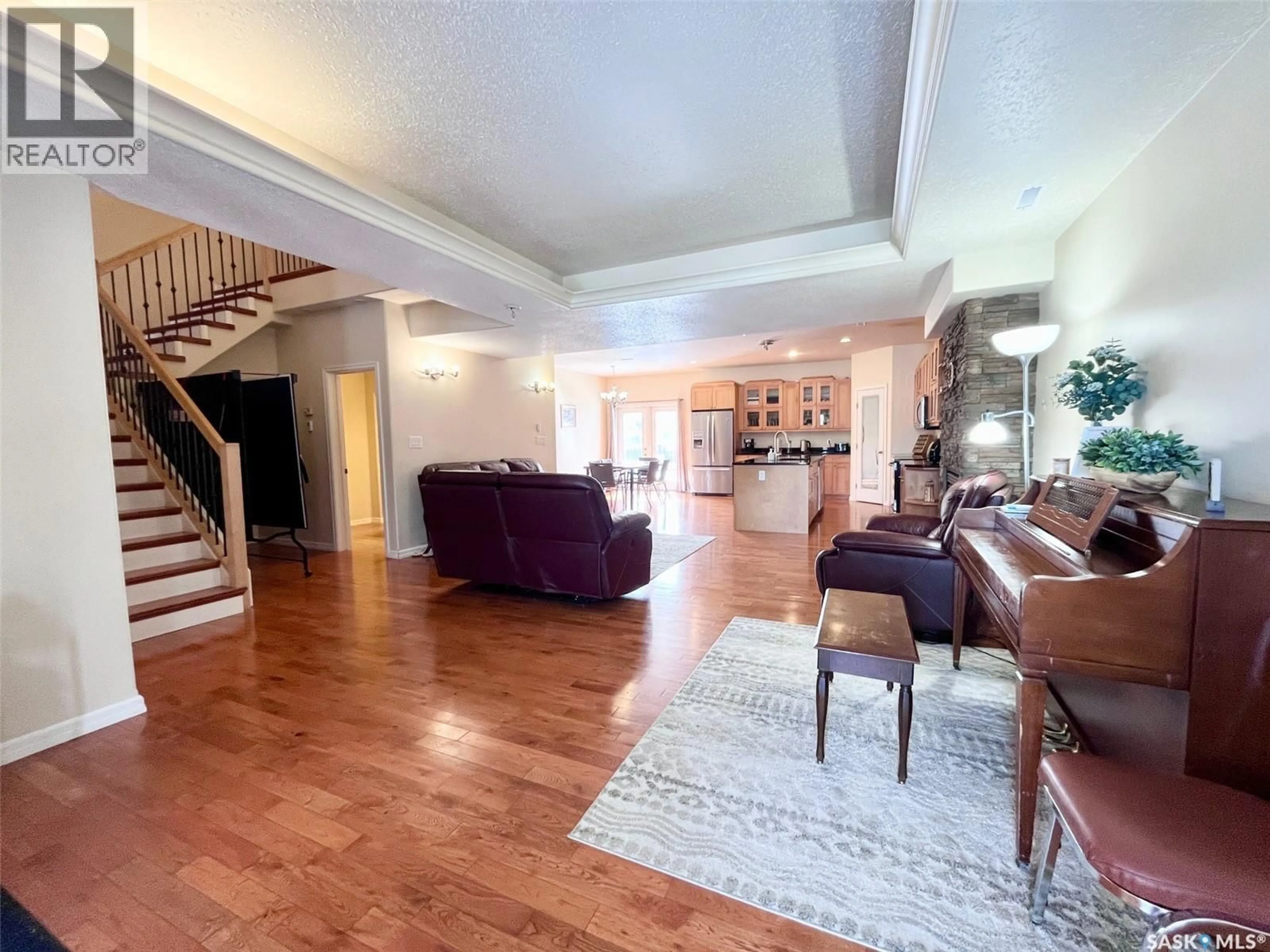 Indoor foyer for 2 211 20TH STREET, Prince Albert Saskatchewan S6V4G5