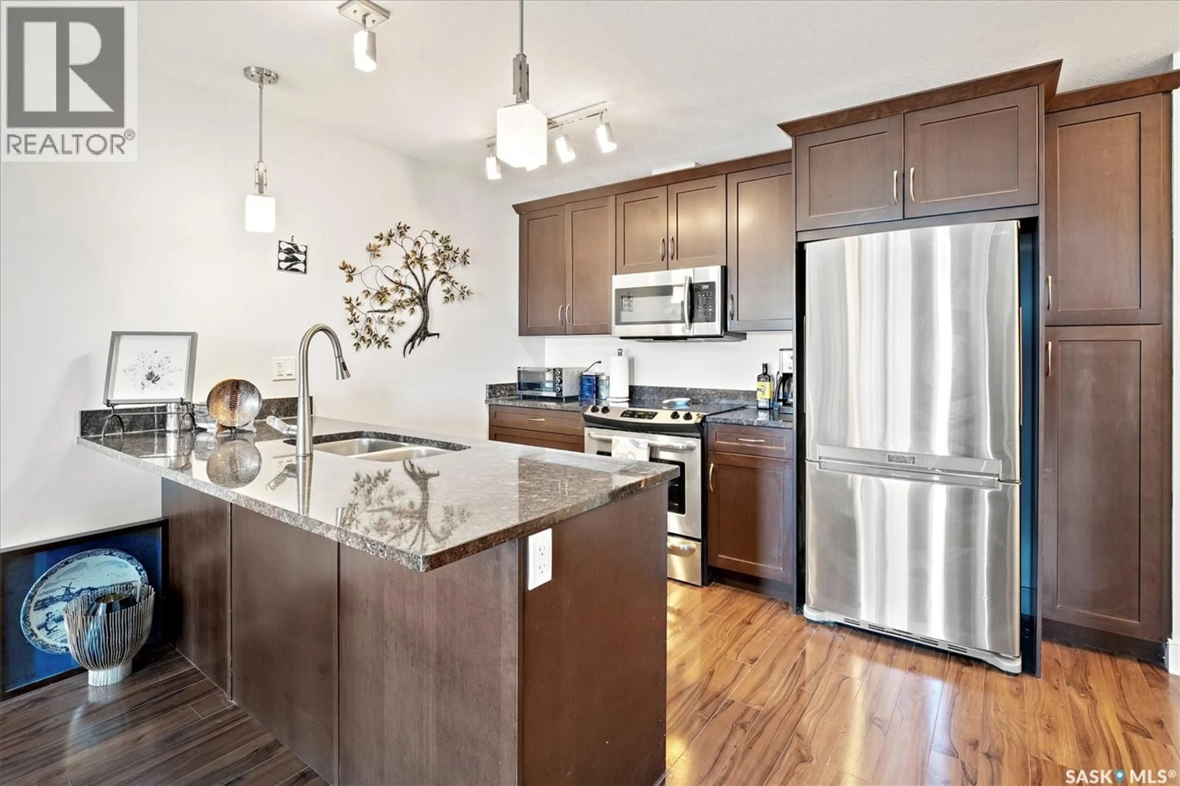 Open concept kitchen, unknown for 331 121 WILLOWGROVE CRESCENT, Saskatoon Saskatchewan S7W0N4