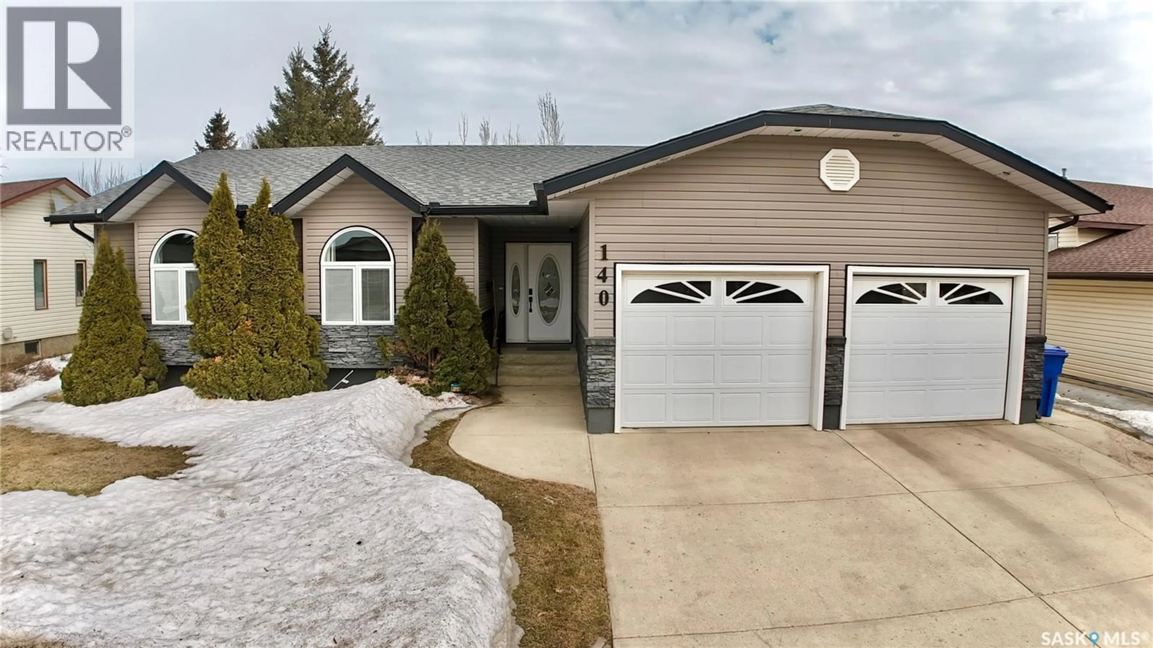 Home with vinyl exterior material, street for 140 MORRISON DRIVE, Yorkton Saskatchewan S3N4A6