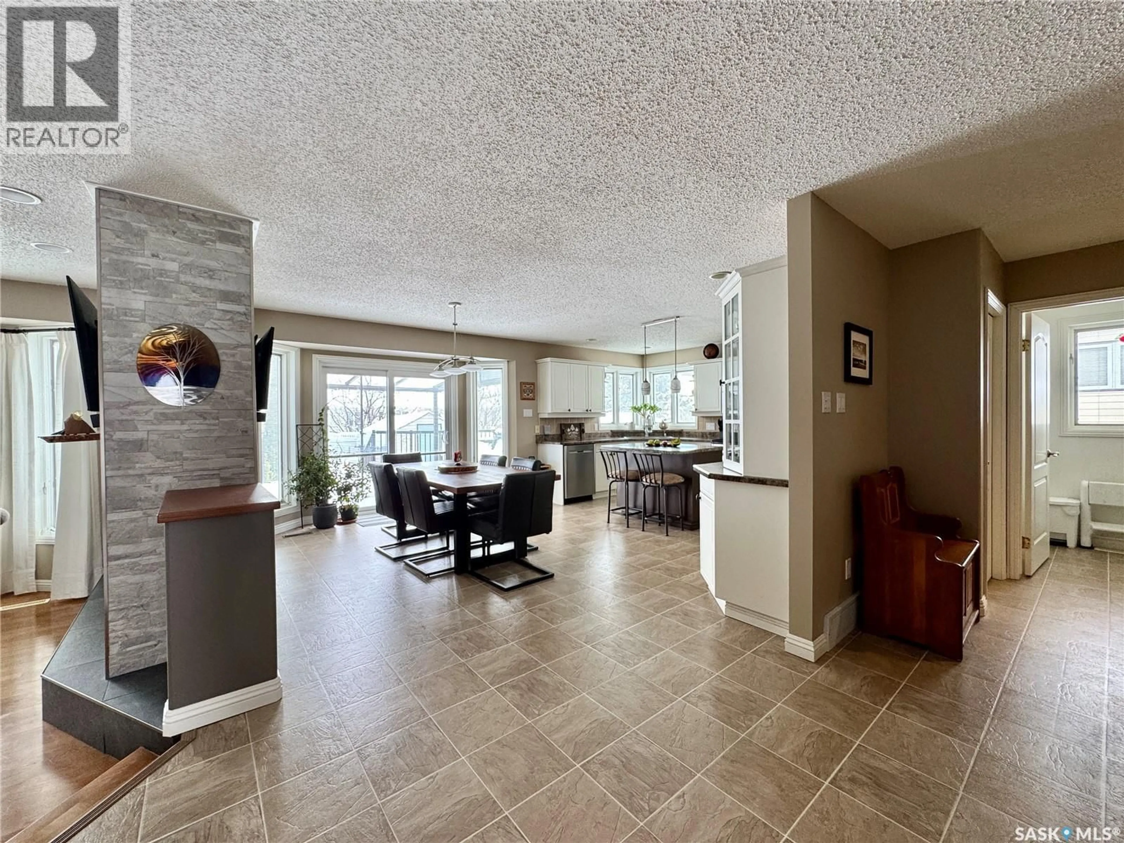 Indoor foyer for 140 MORRISON DRIVE, Yorkton Saskatchewan S3N4A6