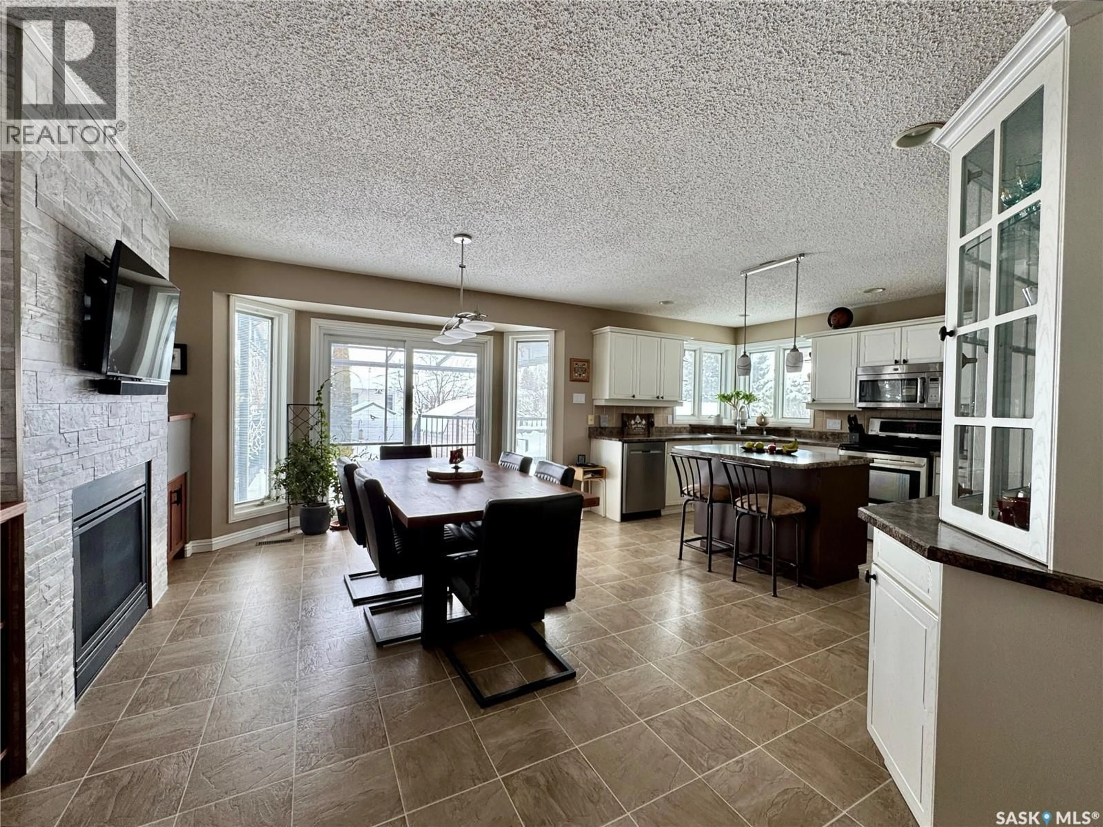 Open concept kitchen, ceramic/tile floor for 140 MORRISON DRIVE, Yorkton Saskatchewan S3N4A6