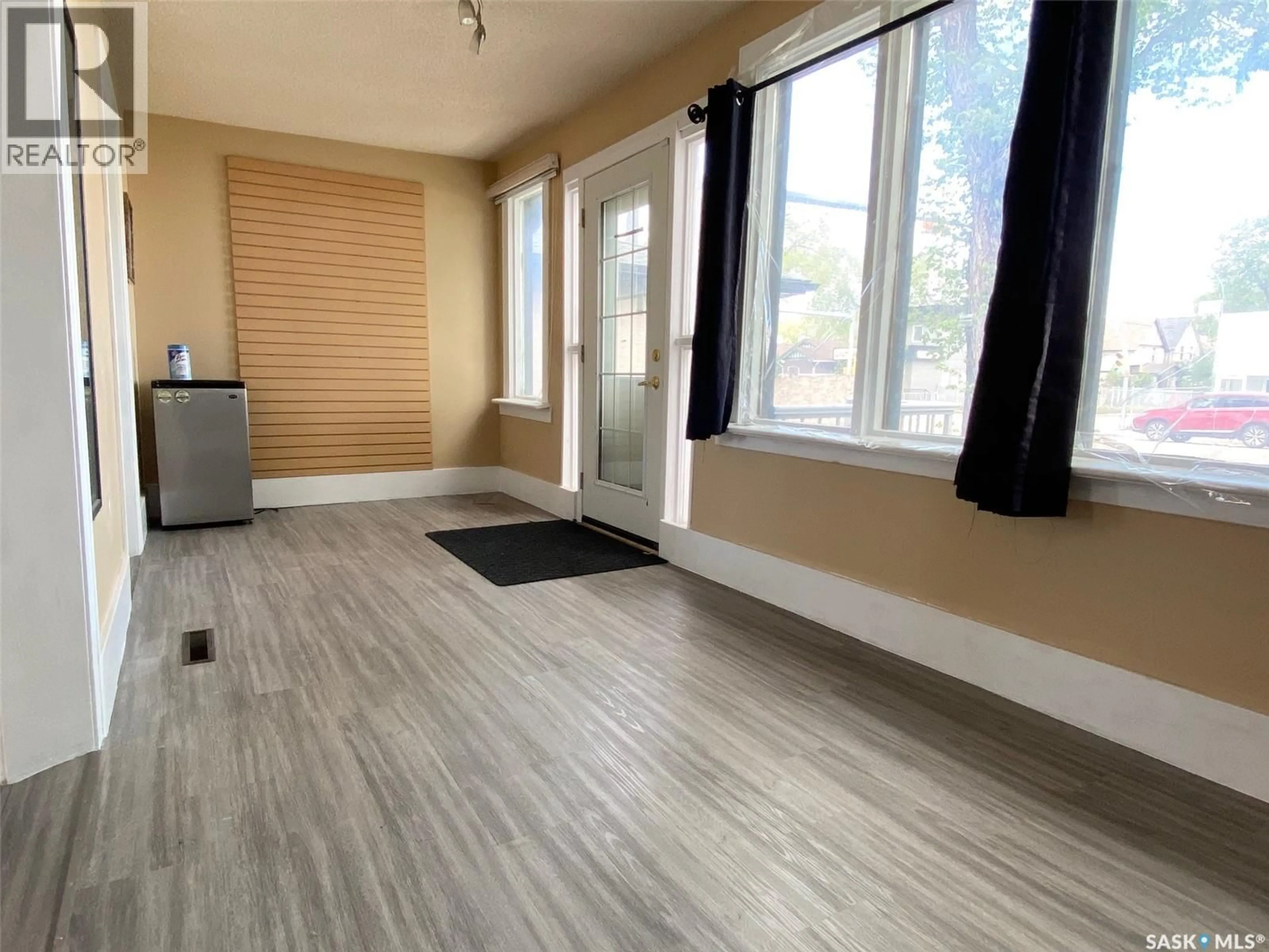 A pic of a room for 3033 DEWDNEY AVENUE, Regina Saskatchewan S4Y0Y3