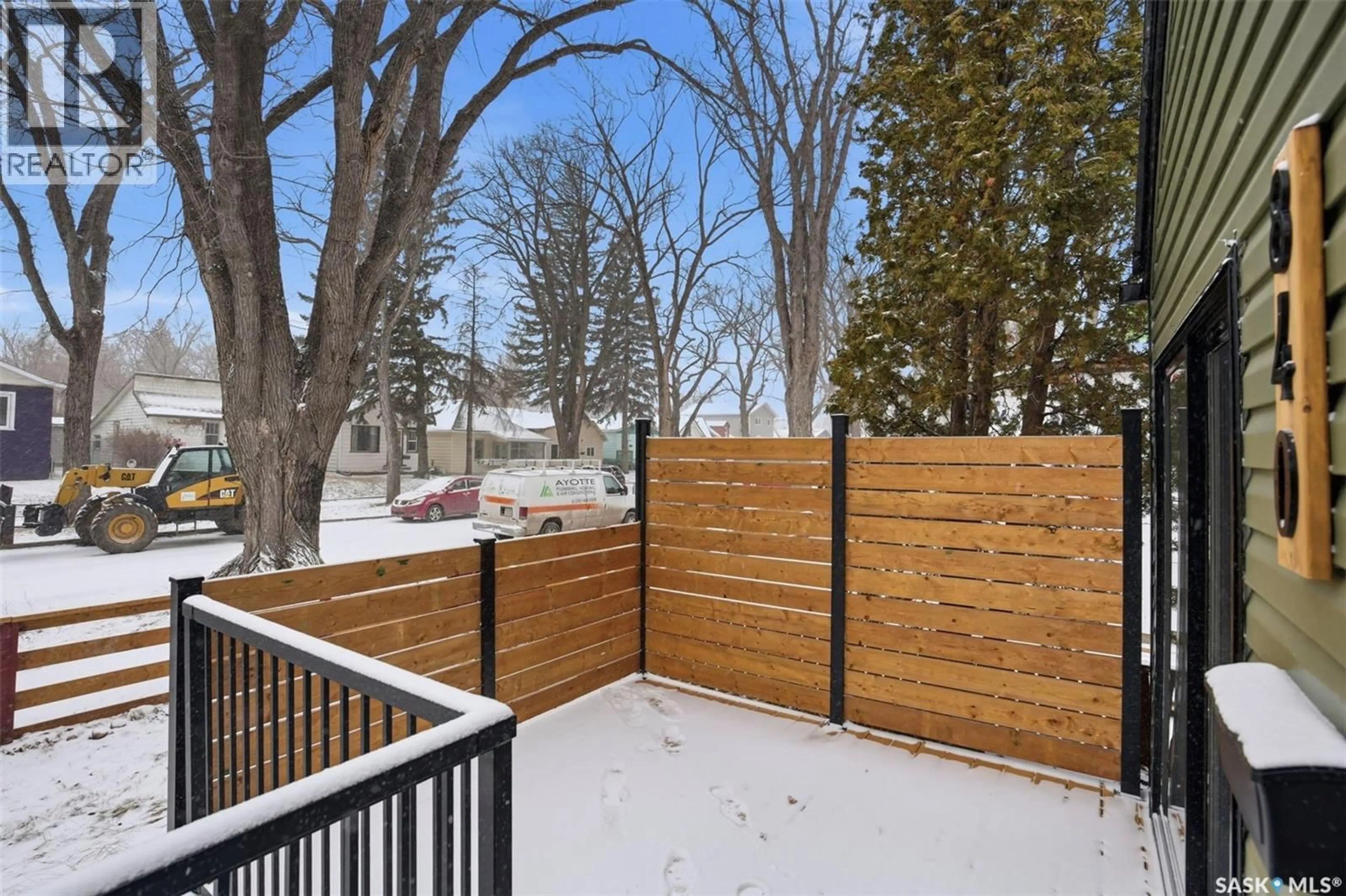 Patio, street for 840 I AVENUE, Saskatoon Saskatchewan S7M1Z3