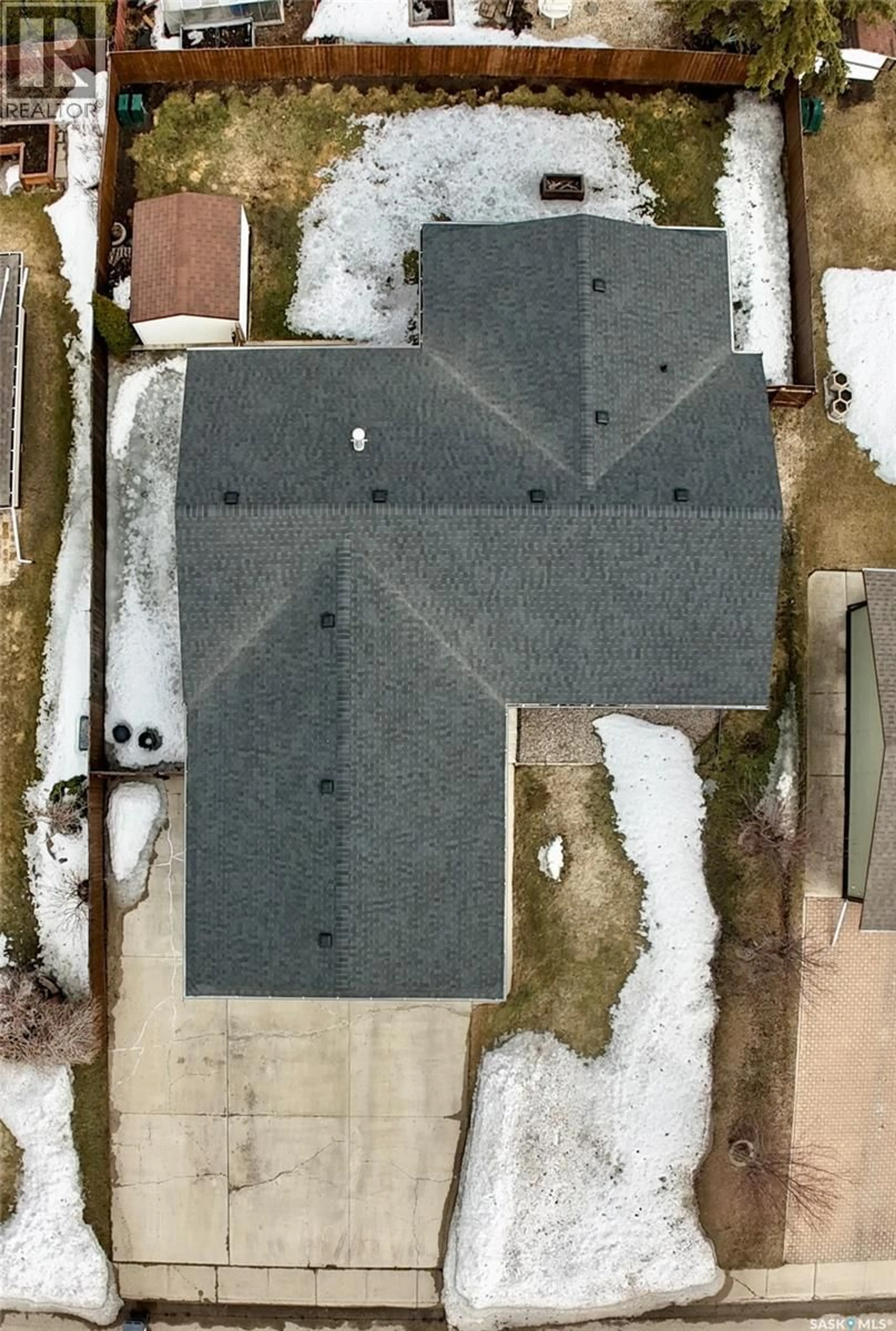 A pic from outside/outdoor area/front of a property/back of a property/a pic from drone, street for 813 STANLEY STREET, Esterhazy Saskatchewan S0A0X0