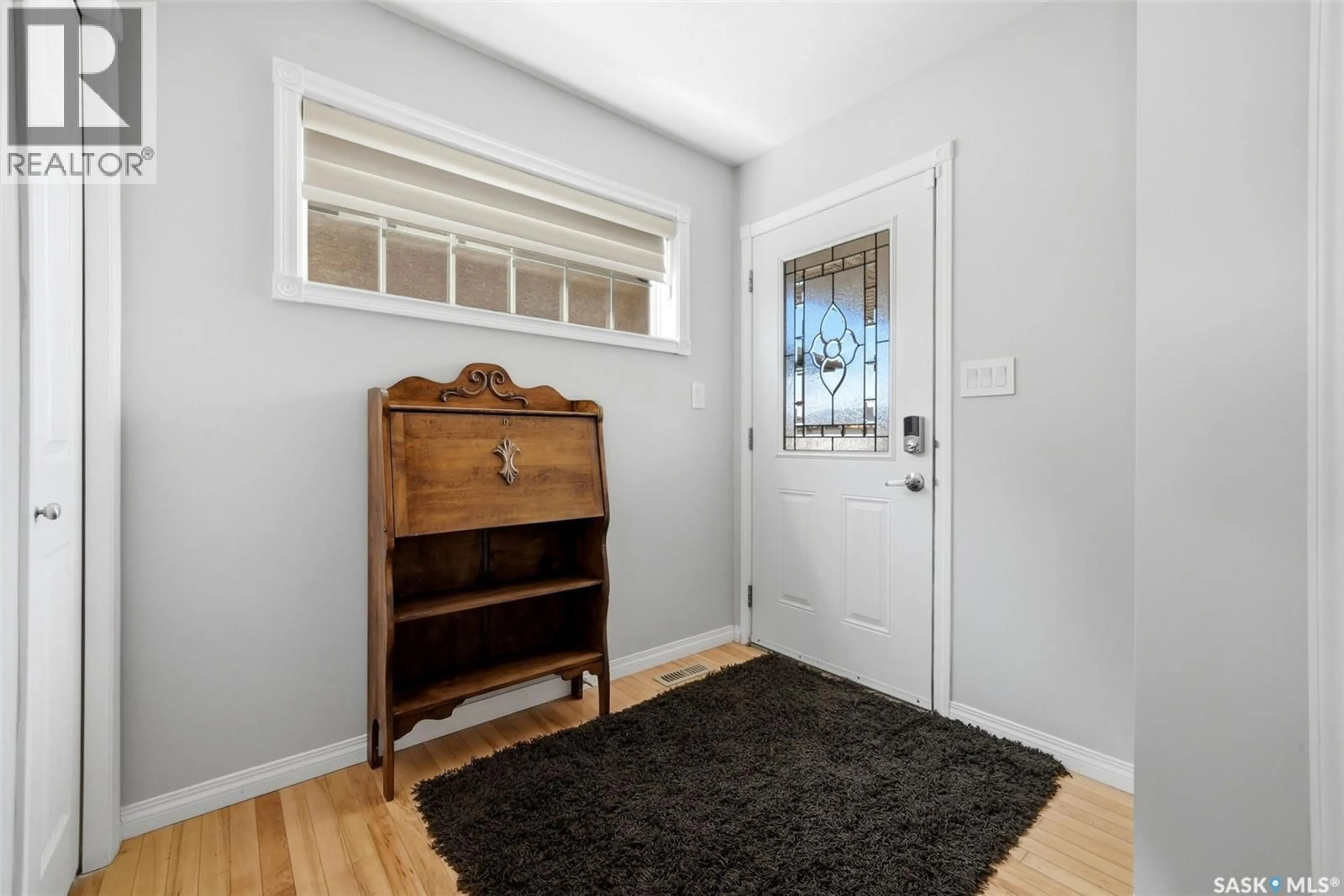 Indoor entryway for 5 CORBIN BAY, Grand Coulee Saskatchewan S4M0A3