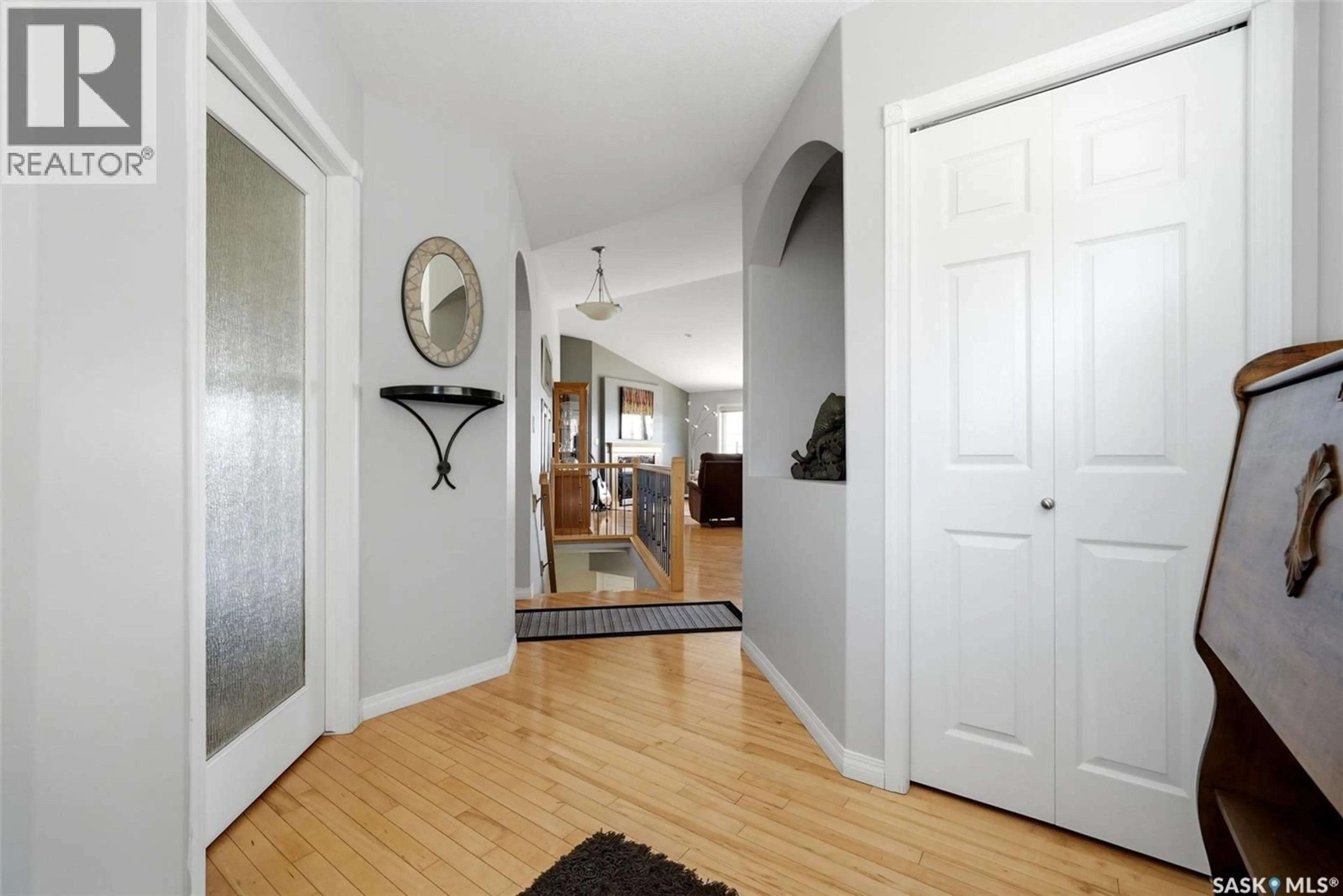 Indoor entryway for 5 CORBIN BAY, Grand Coulee Saskatchewan S4M0A3