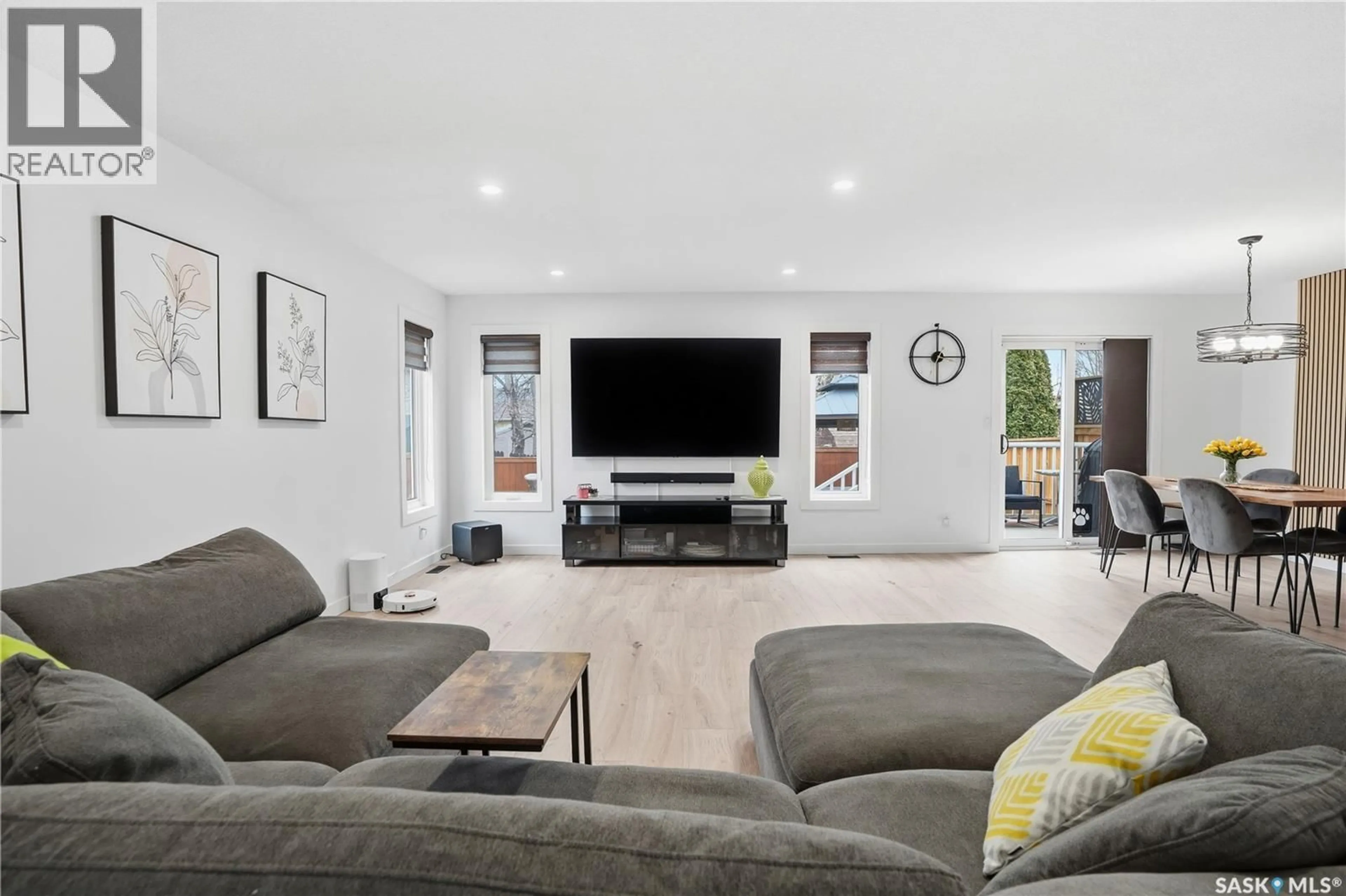 Living room with furniture, unknown for 6915 WHELAN DRIVE, Regina Saskatchewan S4X3W2