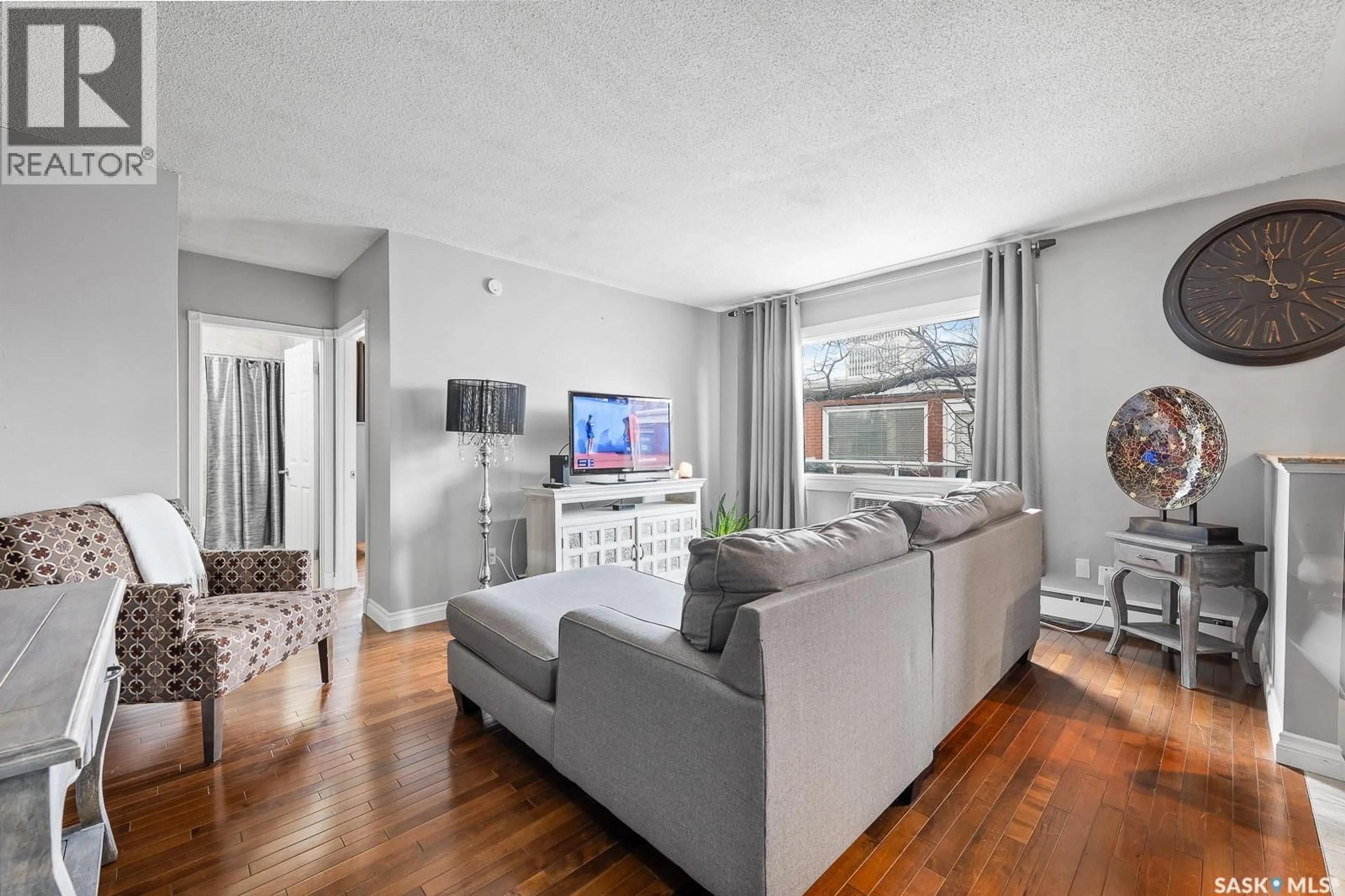 Living room with furniture, unknown for 9 2320 13TH AVENUE, Regina Saskatchewan S4V0V7