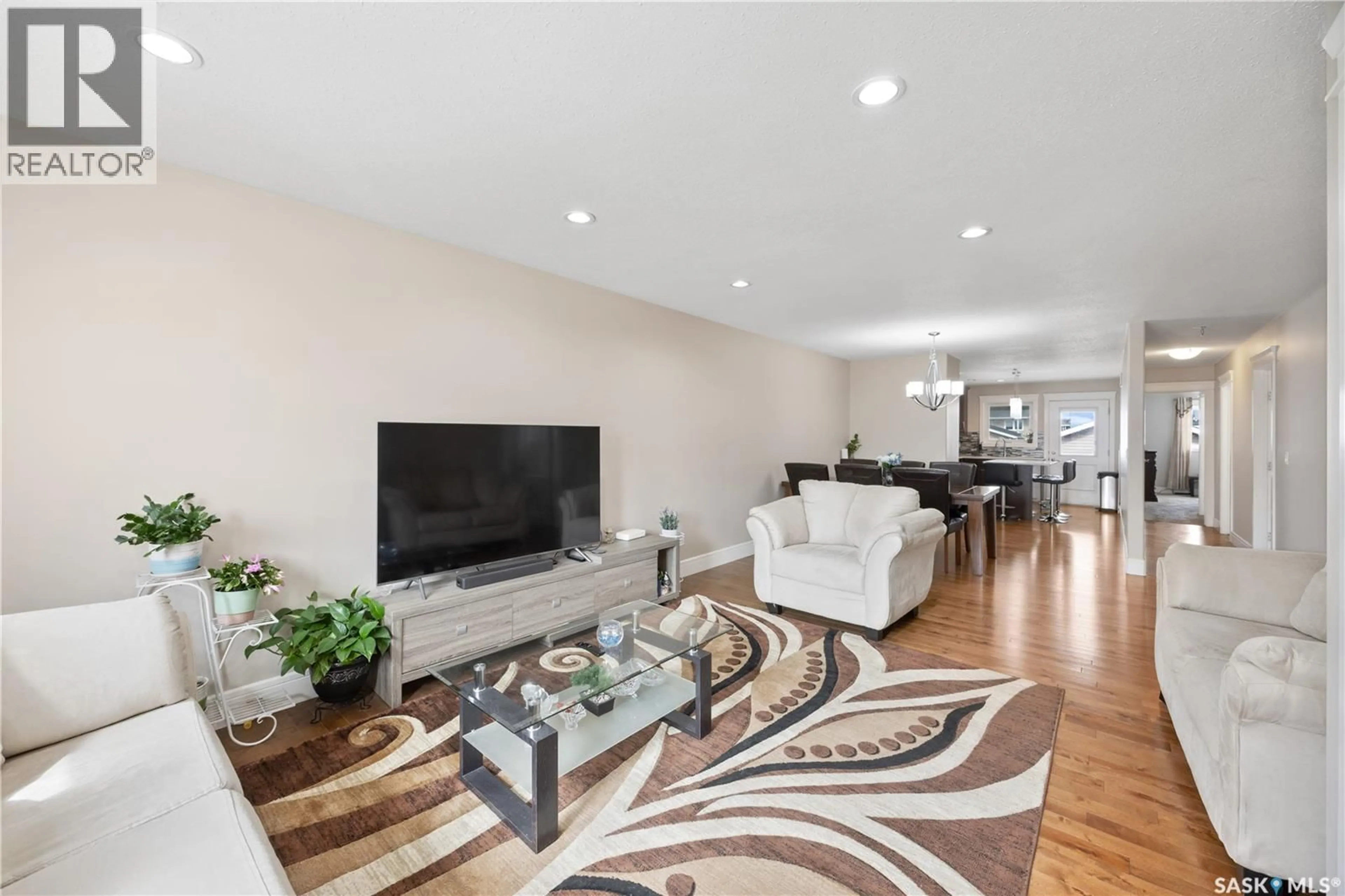 Living room with furniture, unknown for 350 MARLATTE STREET, Saskatoon Saskatchewan S7W0S7