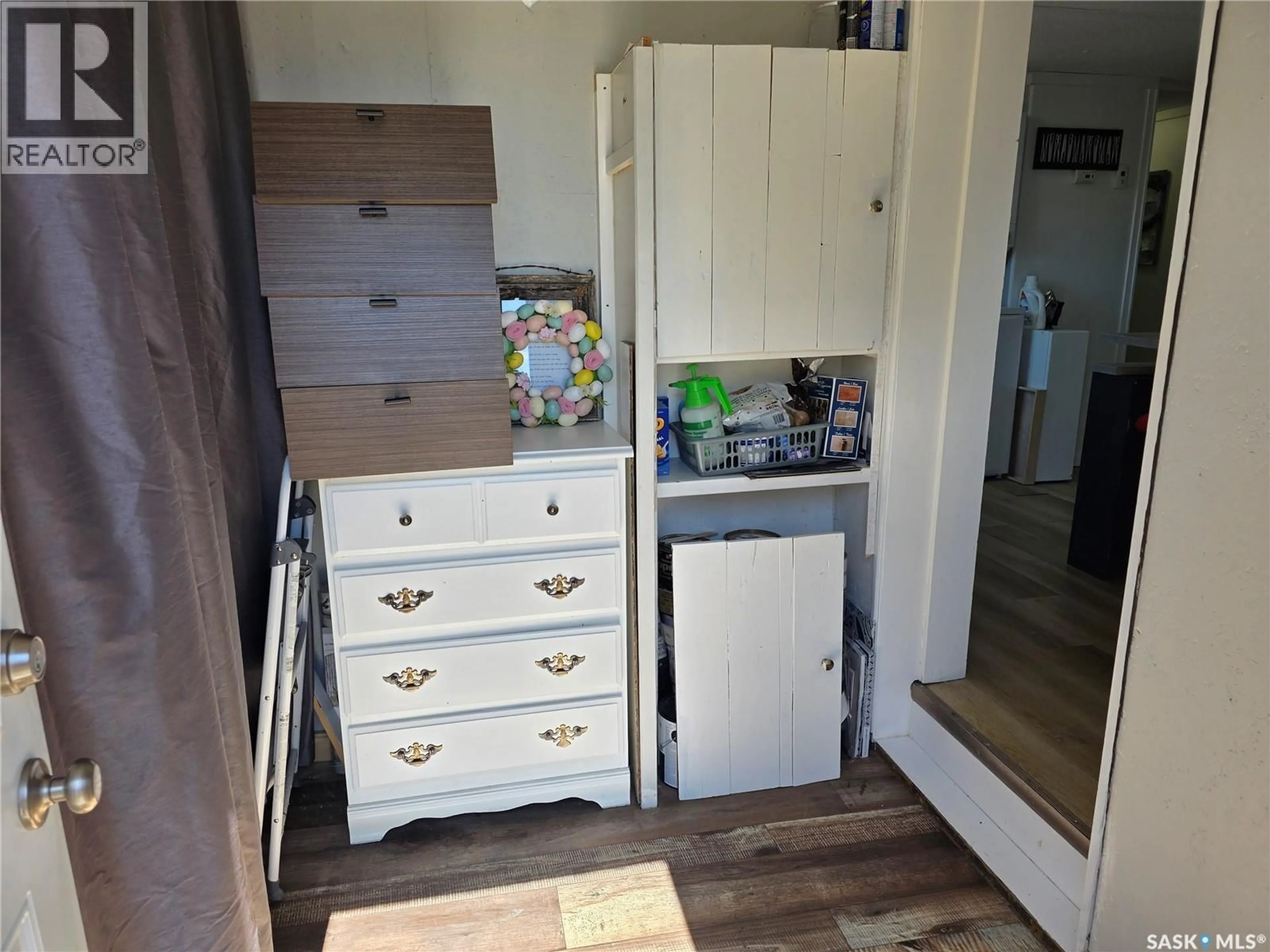 Standard kitchen, wood/laminate floor for 73 - B12 ROBERT STREET, Swift Current Saskatchewan S9H3S8