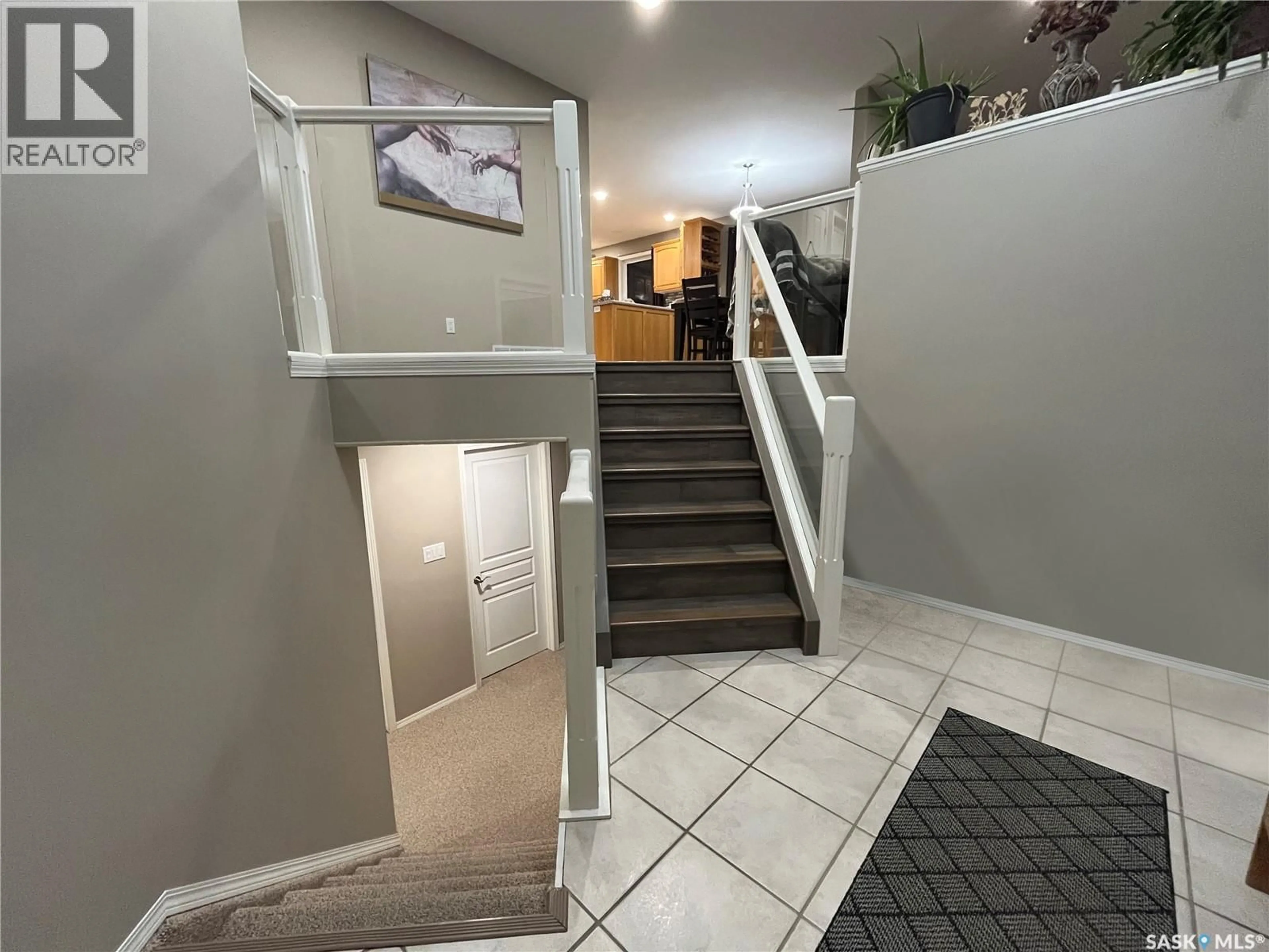 Indoor foyer for 27 CARMENT PLACE, Prince Albert Saskatchewan S6V8A2