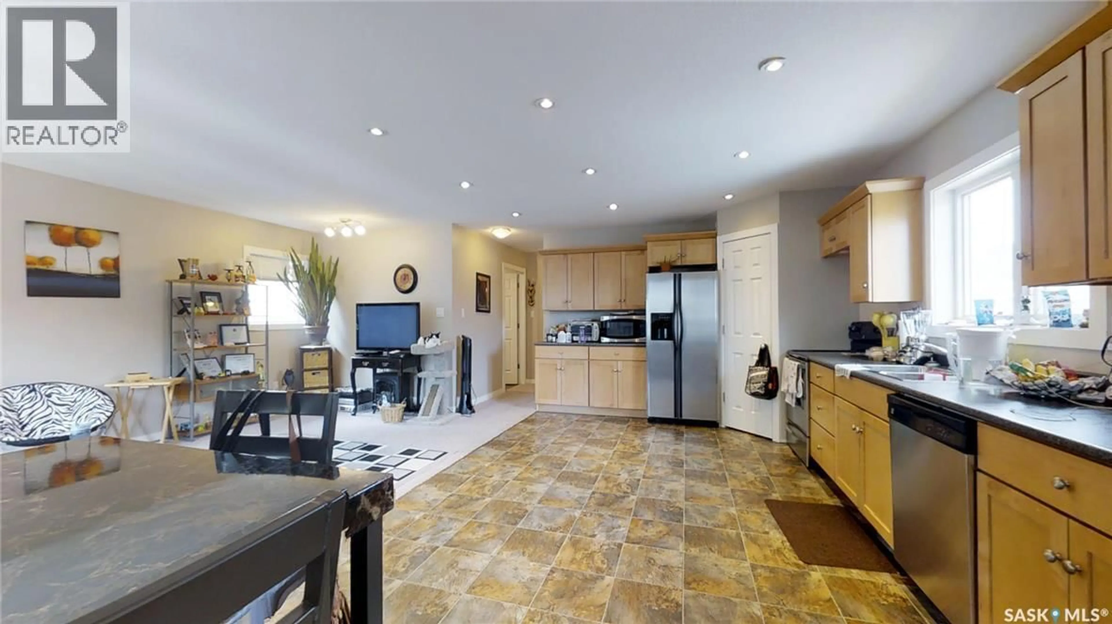 Open concept kitchen, ceramic/tile floor for 410 EDWARD STREET, Regina Saskatchewan S4R4W4