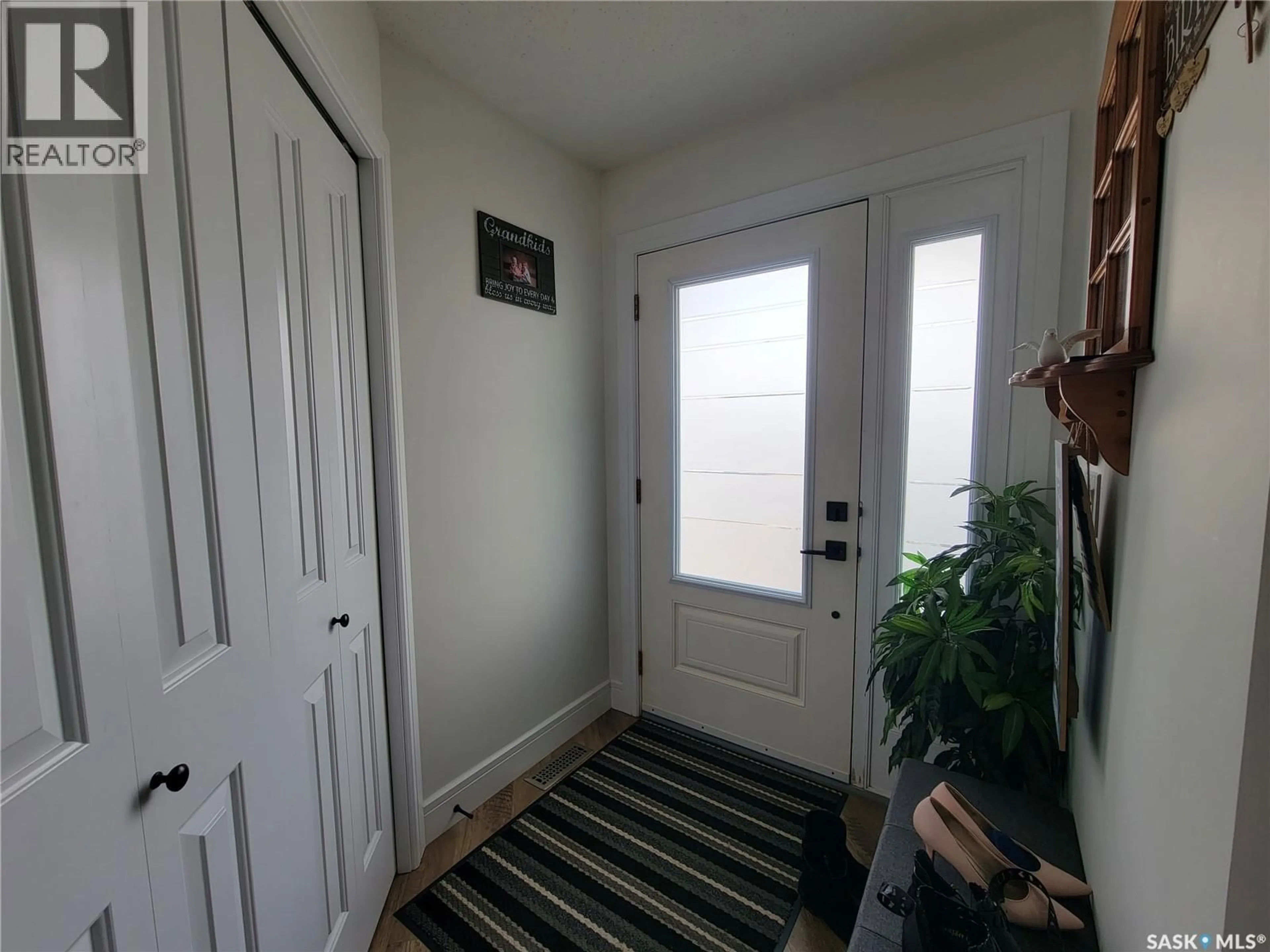 Indoor entryway for 214 1ST AVENUE, Maidstone Saskatchewan S0M1M0