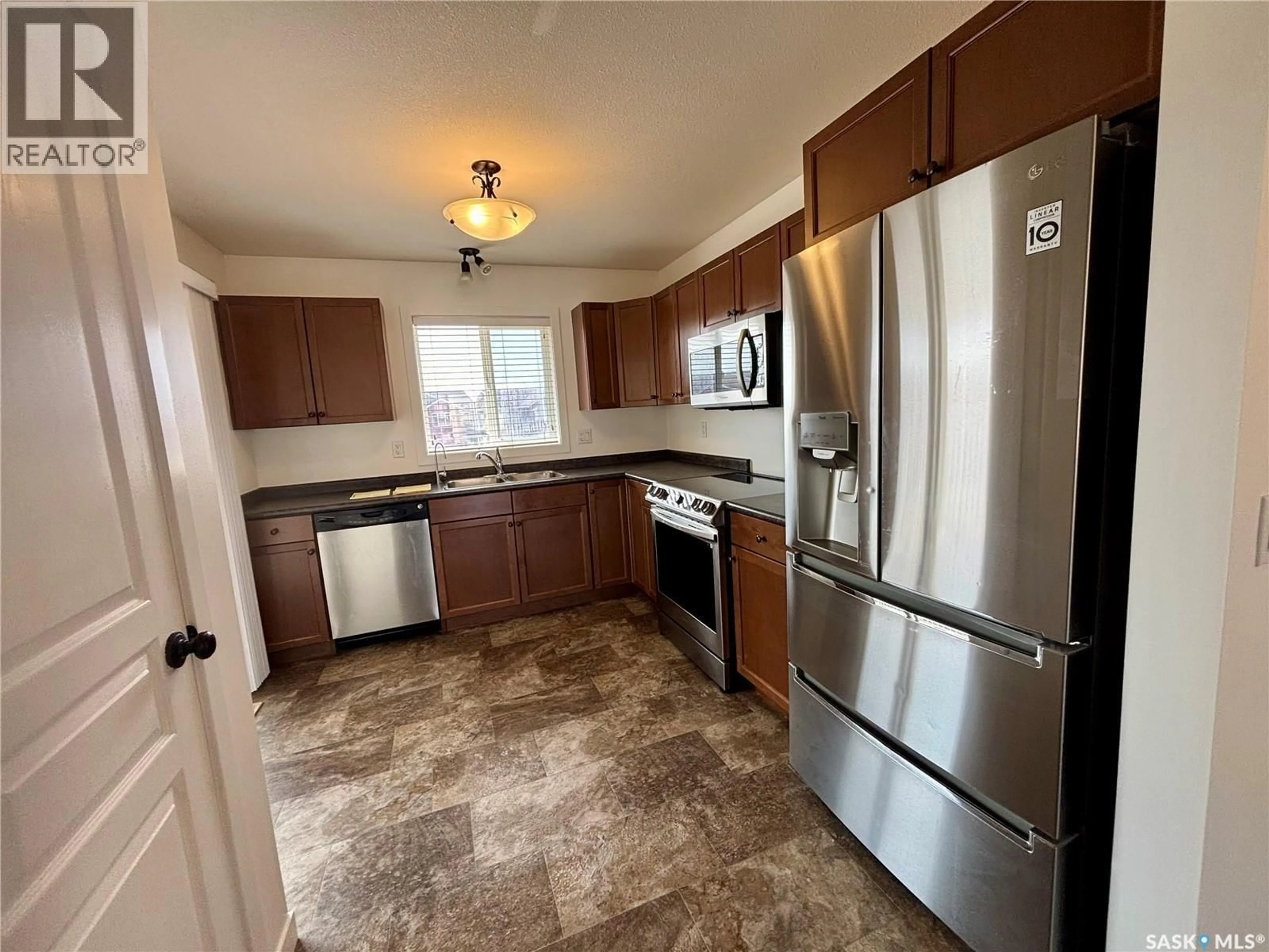 Standard kitchen, unknown for 13 5004 JAMES HILL ROAD, Regina Saskatchewan S4W0E8