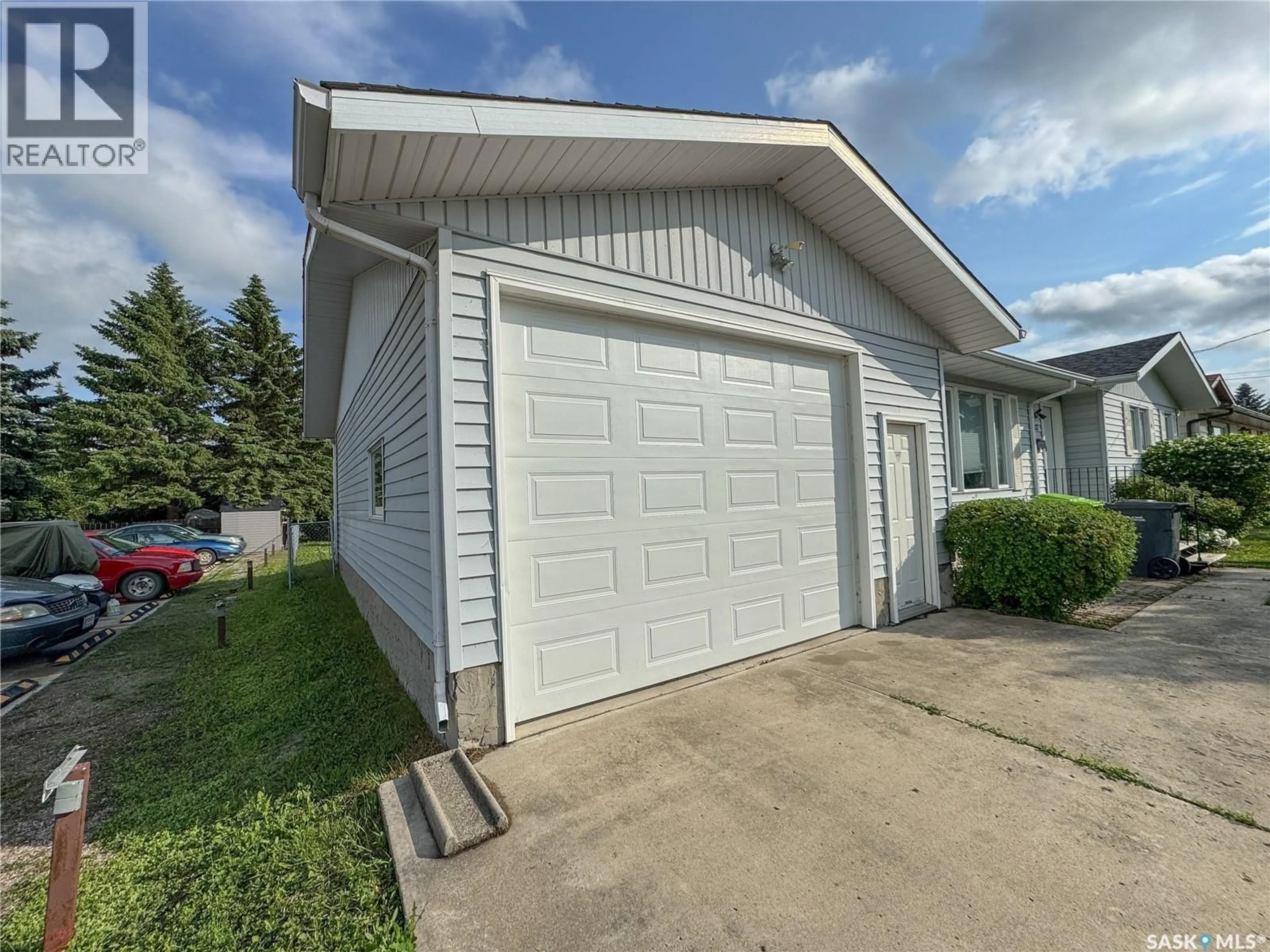 Indoor garage for 1012 EDEN STREET, Indian Head Saskatchewan S0G2K0