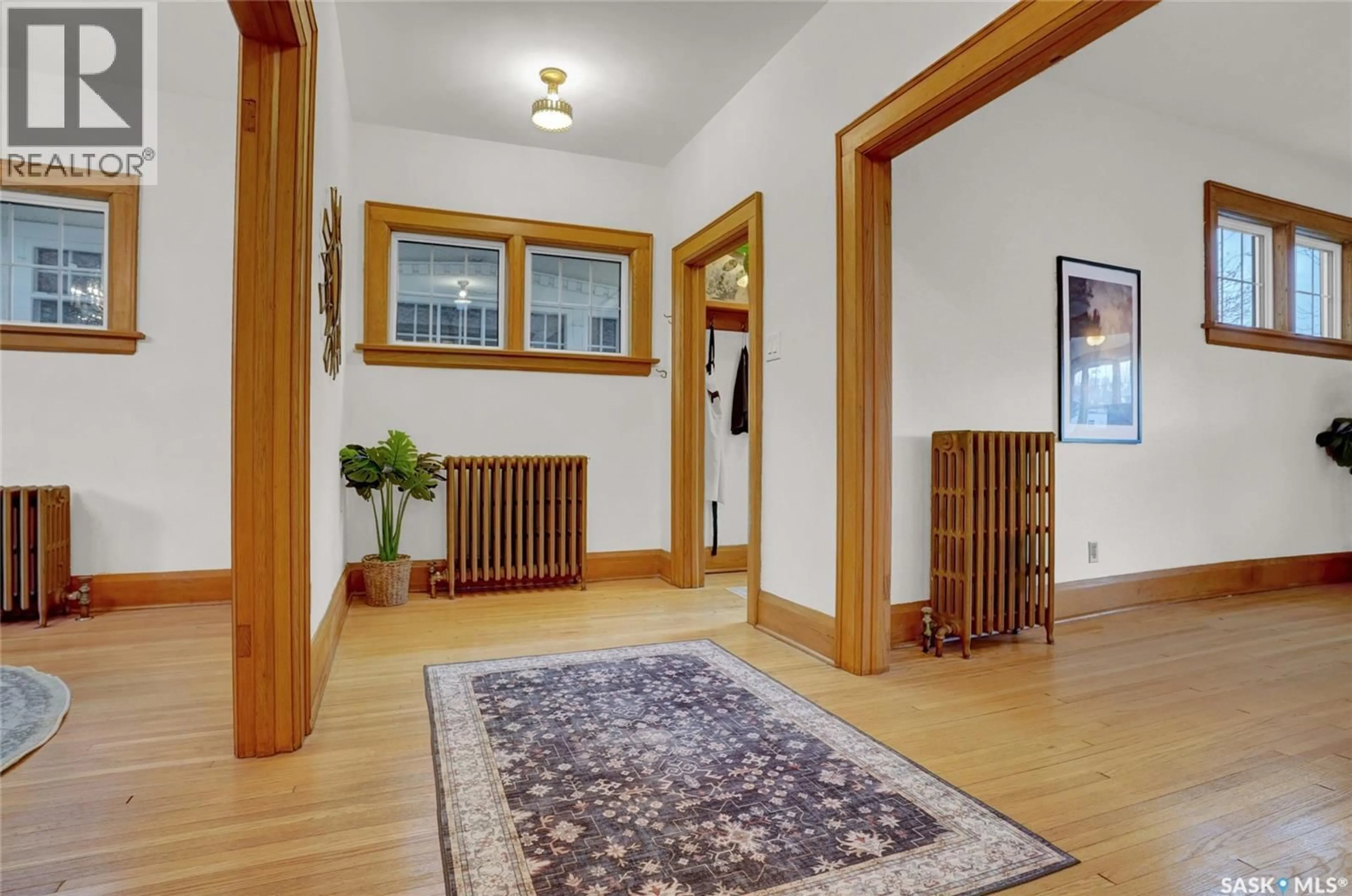 Indoor foyer for 3129 RAE STREET, Regina Saskatchewan S4S1R9