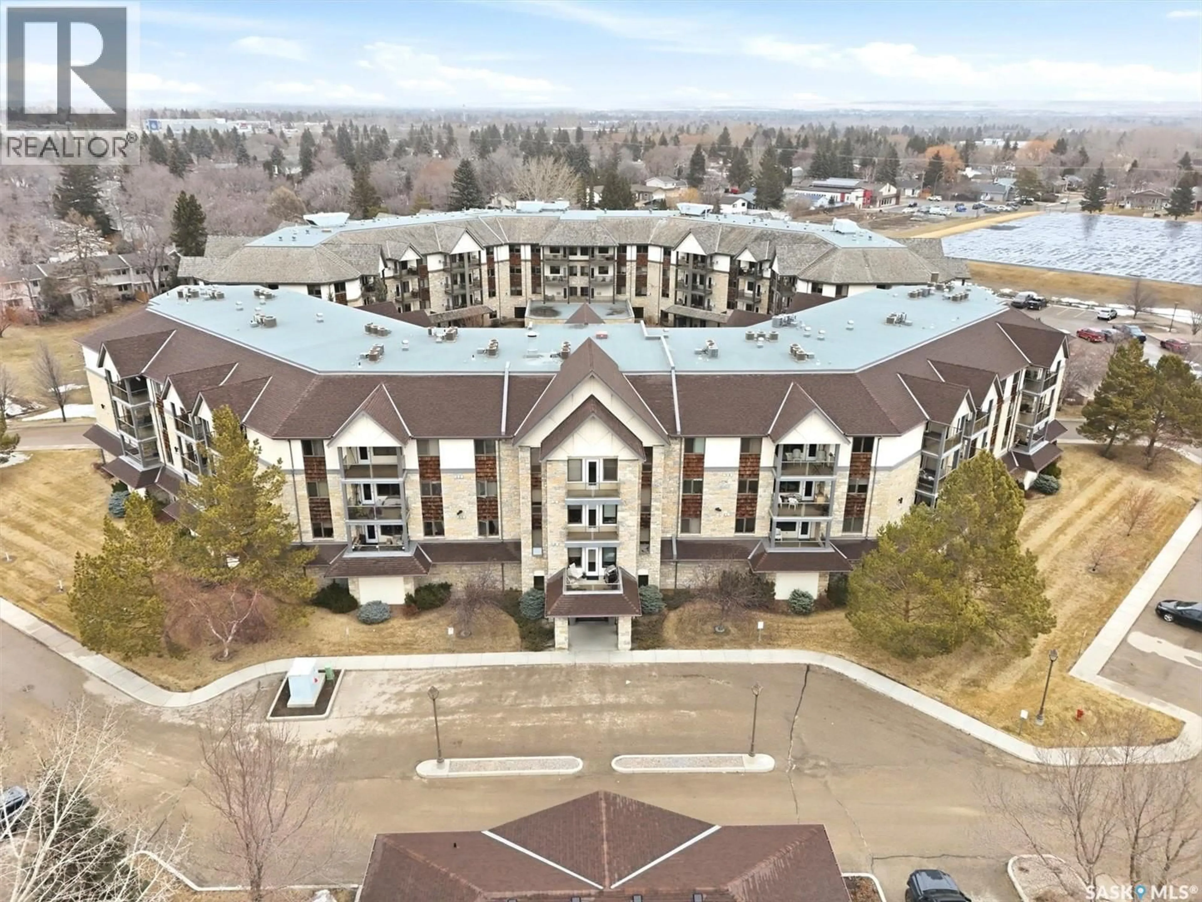 A pic from outside/outdoor area/front of a property/back of a property/a pic from drone, unknown for 304 - 1622A ACADIA DRIVE, Saskatoon Saskatchewan S7H5H7