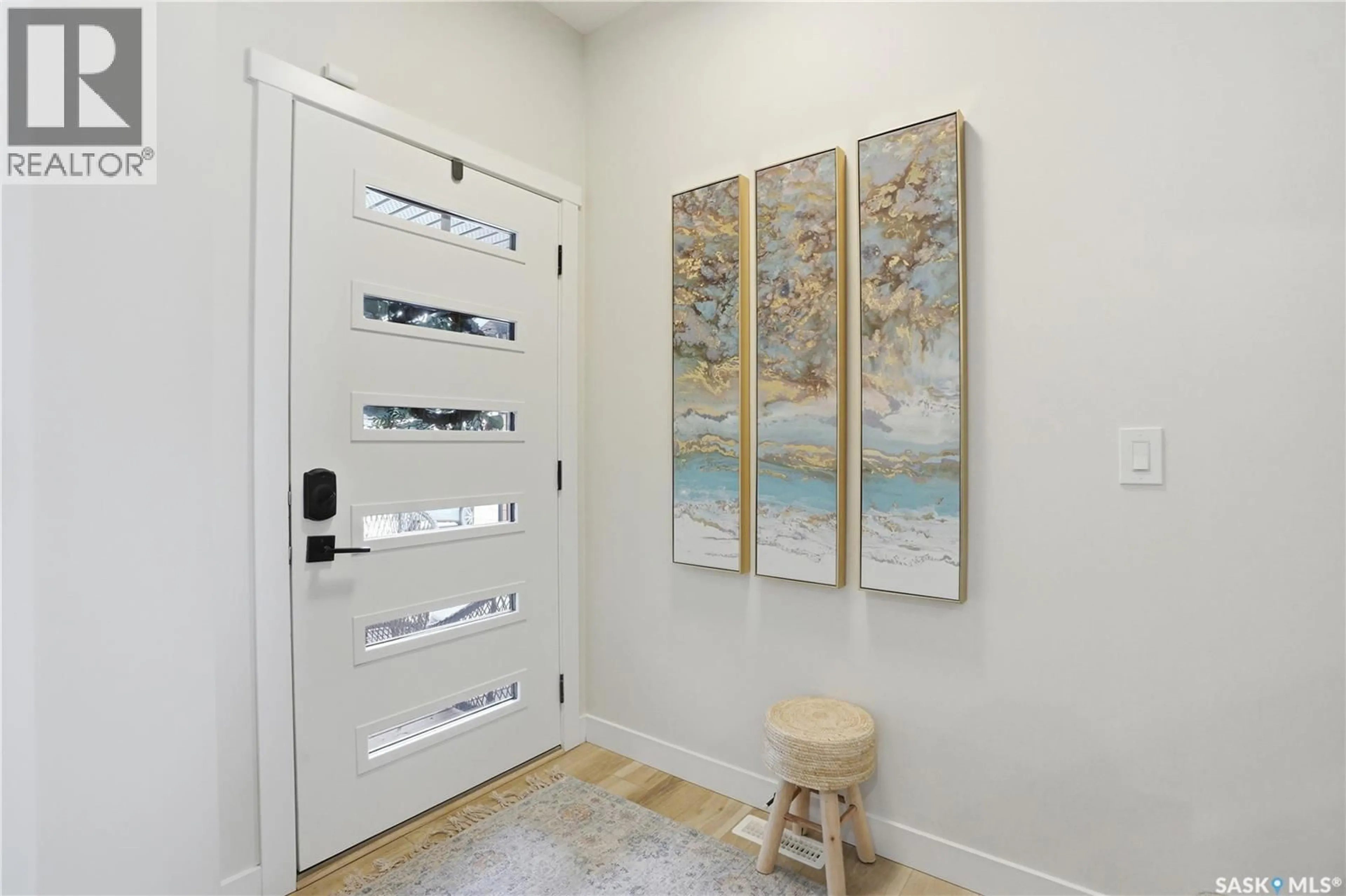 Indoor entryway for 114 KEITH WAY, Saskatoon Saskatchewan S7V0X7