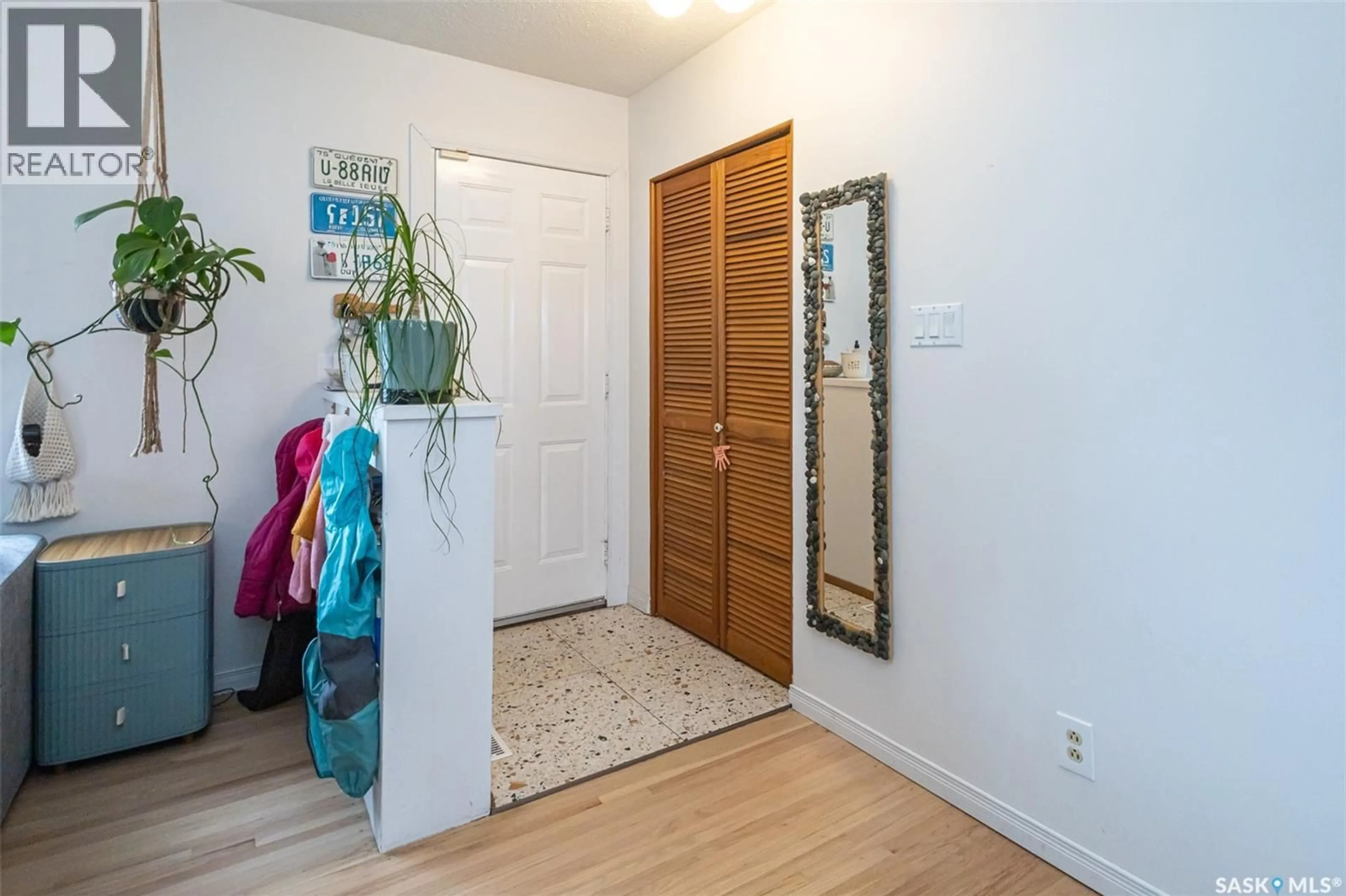 Indoor entryway for 38 MORRIS DRIVE, Saskatoon Saskatchewan S7L3T9