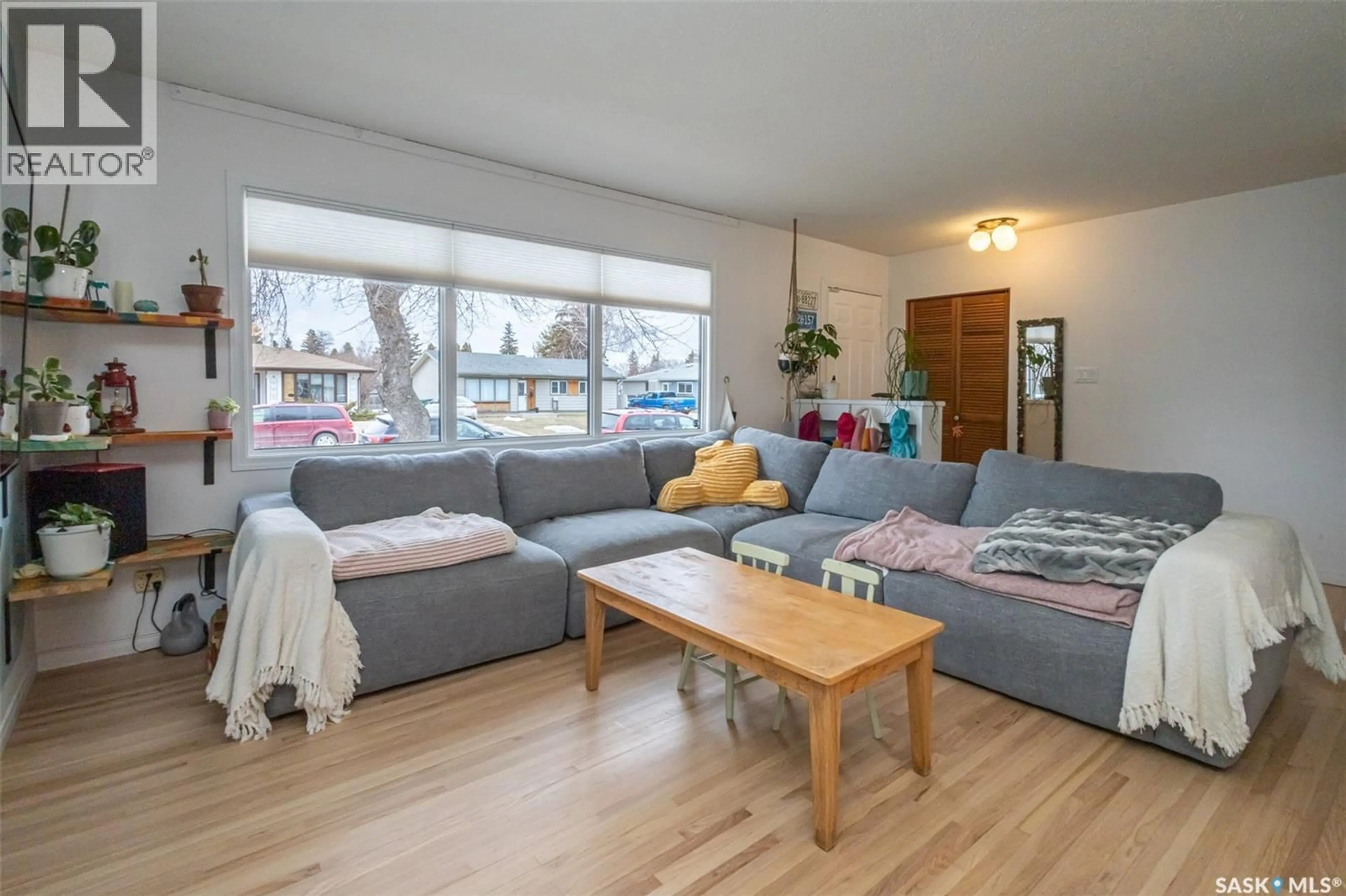 Living room with furniture, wood/laminate floor for 38 MORRIS DRIVE, Saskatoon Saskatchewan S7L3T9