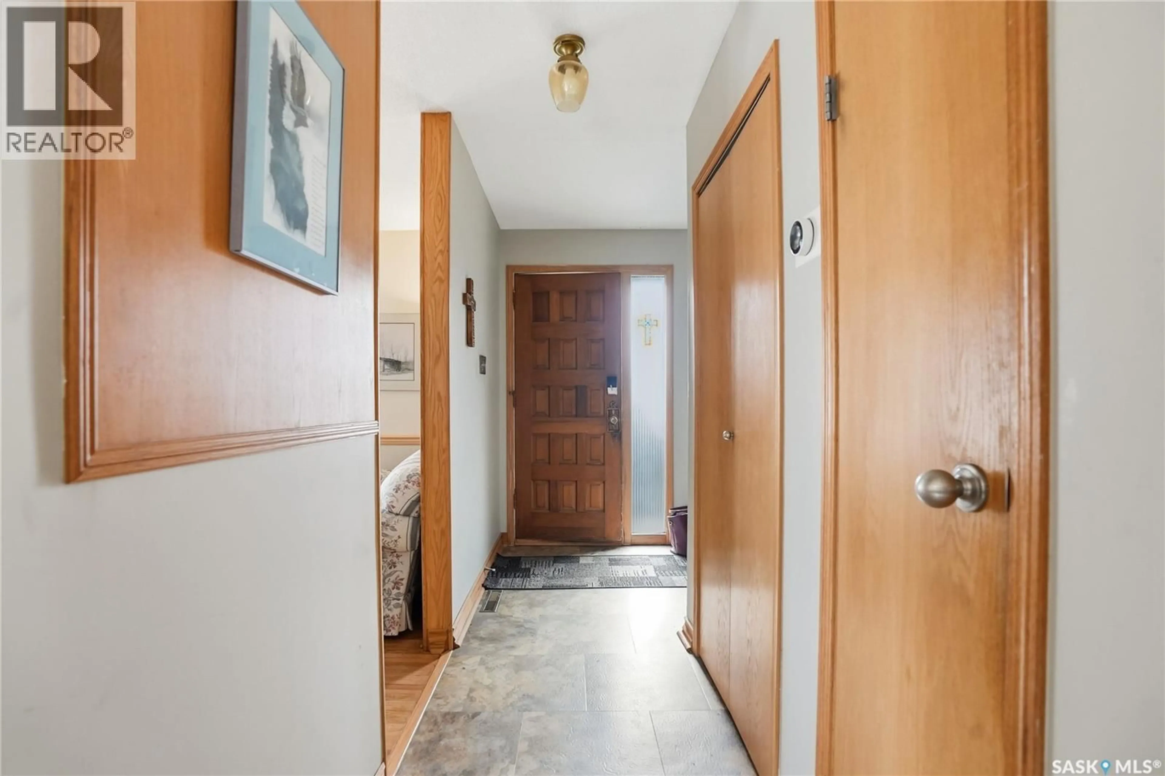 Indoor entryway for 2338 EASTHILL, Saskatoon Saskatchewan S7J3E5