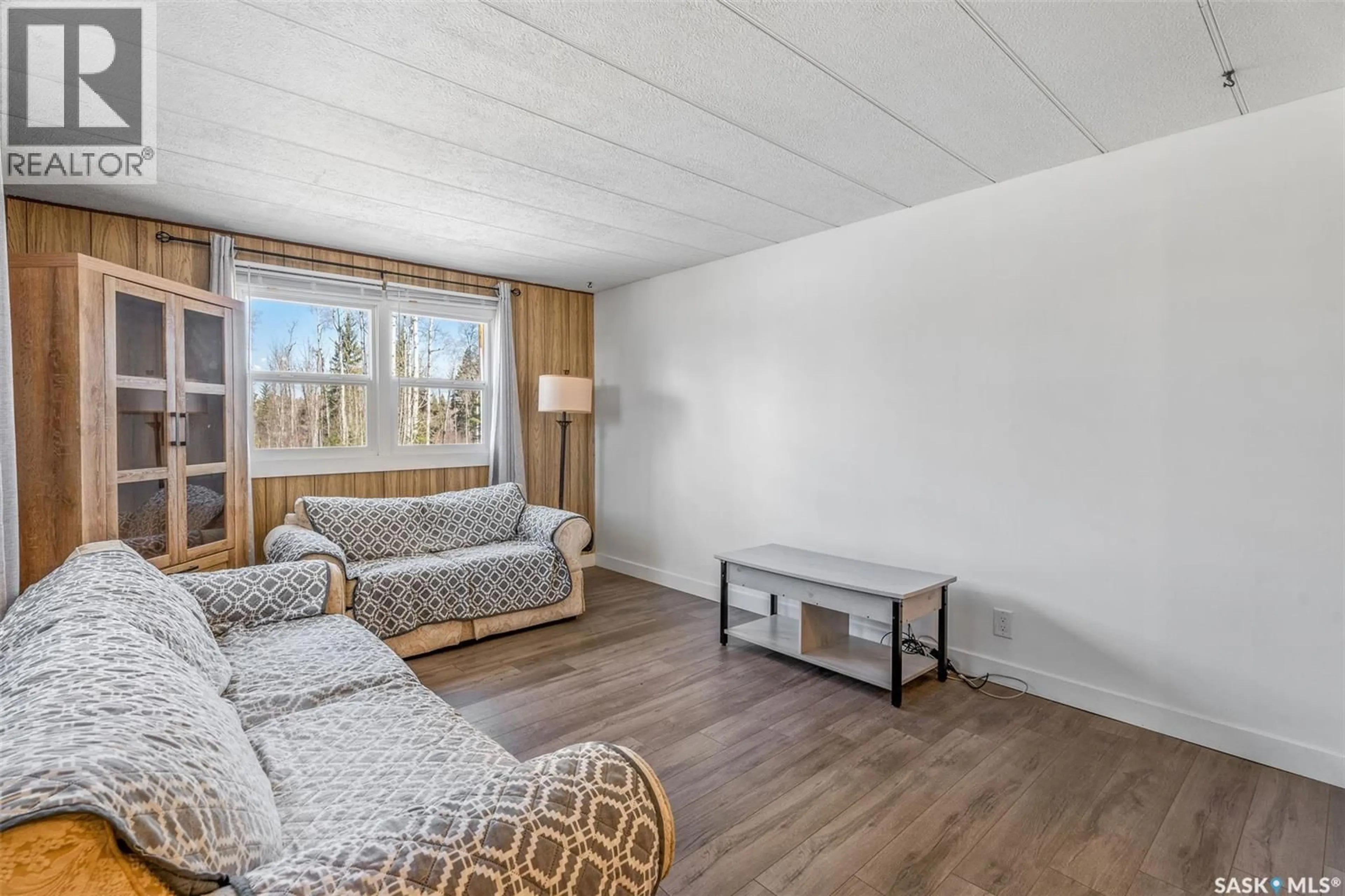 Living room with furniture, wood/laminate floor for 86 ROTHENBURG PARK, Lakeland Rm No. 521 Saskatchewan S0J0N0