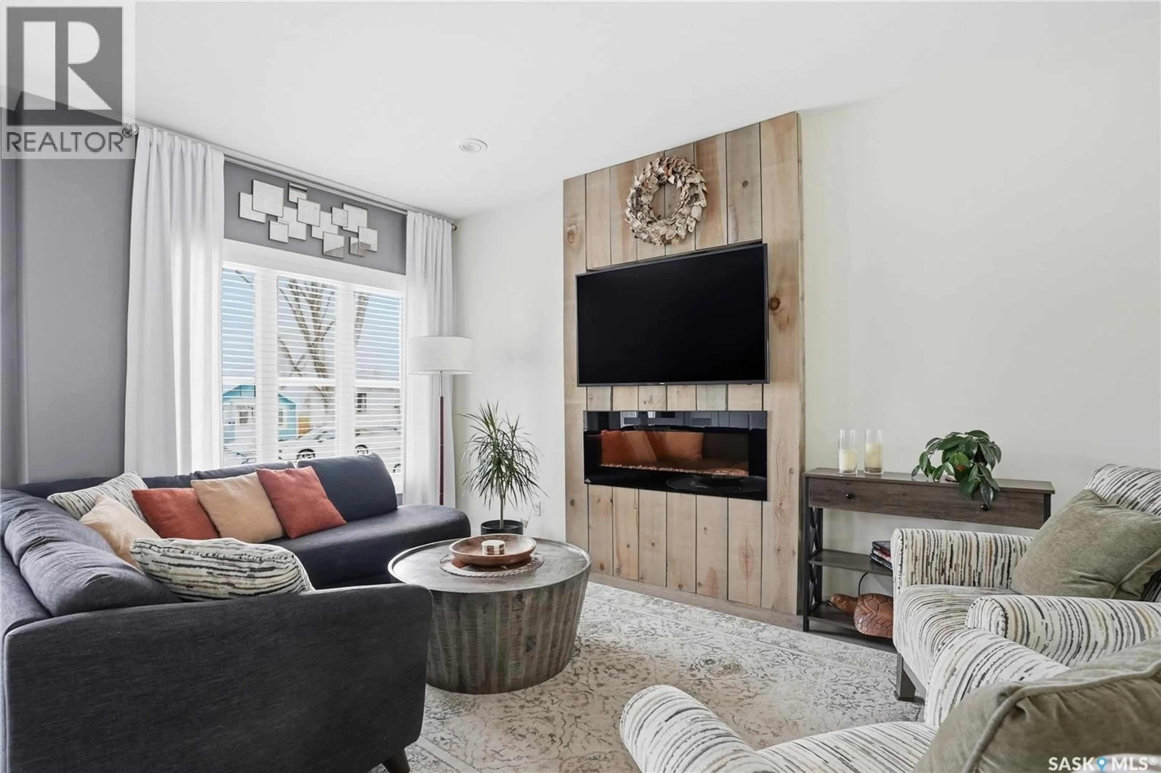 Living room with furniture, unknown for 118 3RD STREET, Saskatoon Saskatchewan S7H1L1