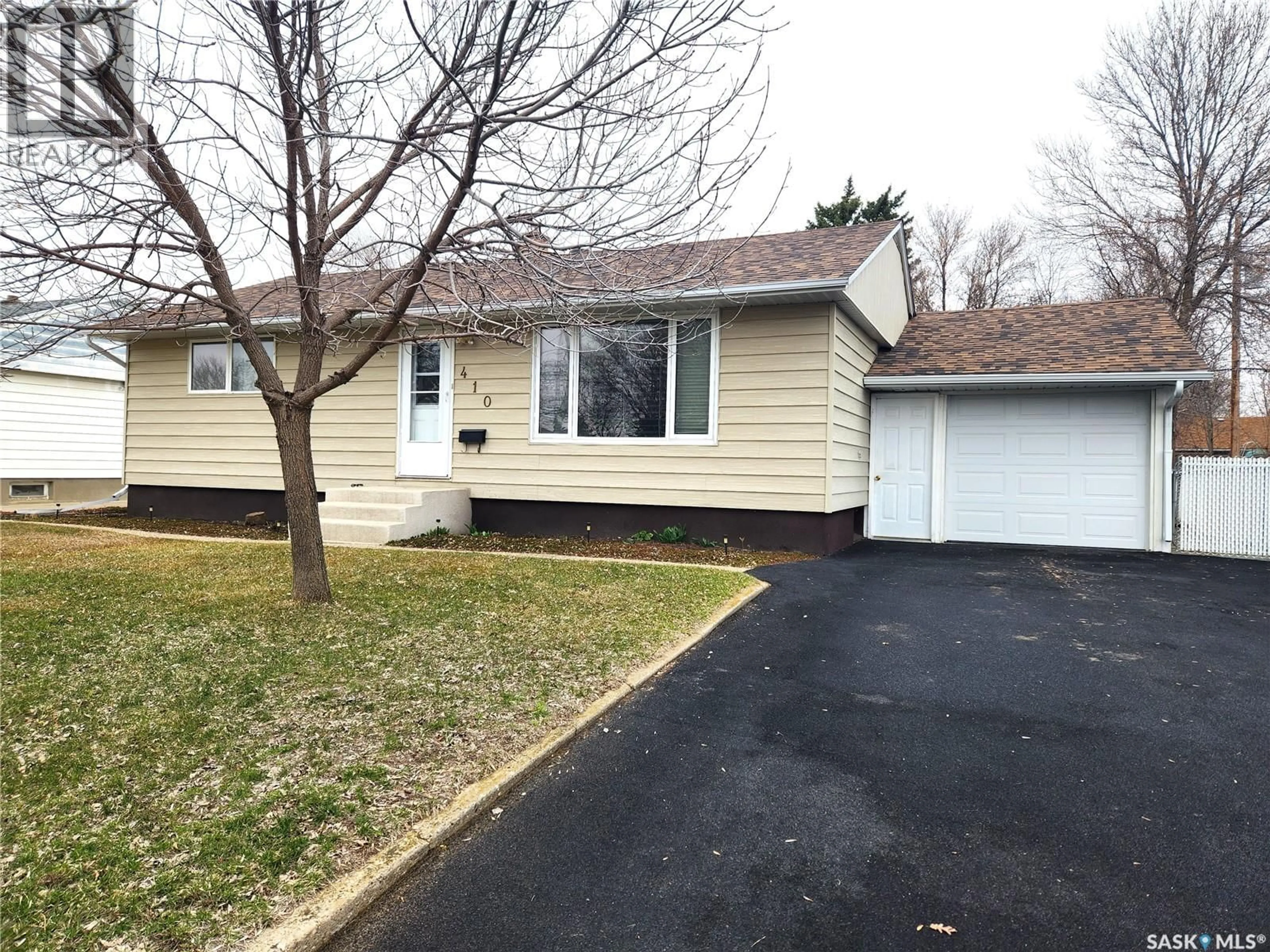 Home with vinyl exterior material, street for 410 GALLAWAY STREET, Estevan Saskatchewan S4A0A9