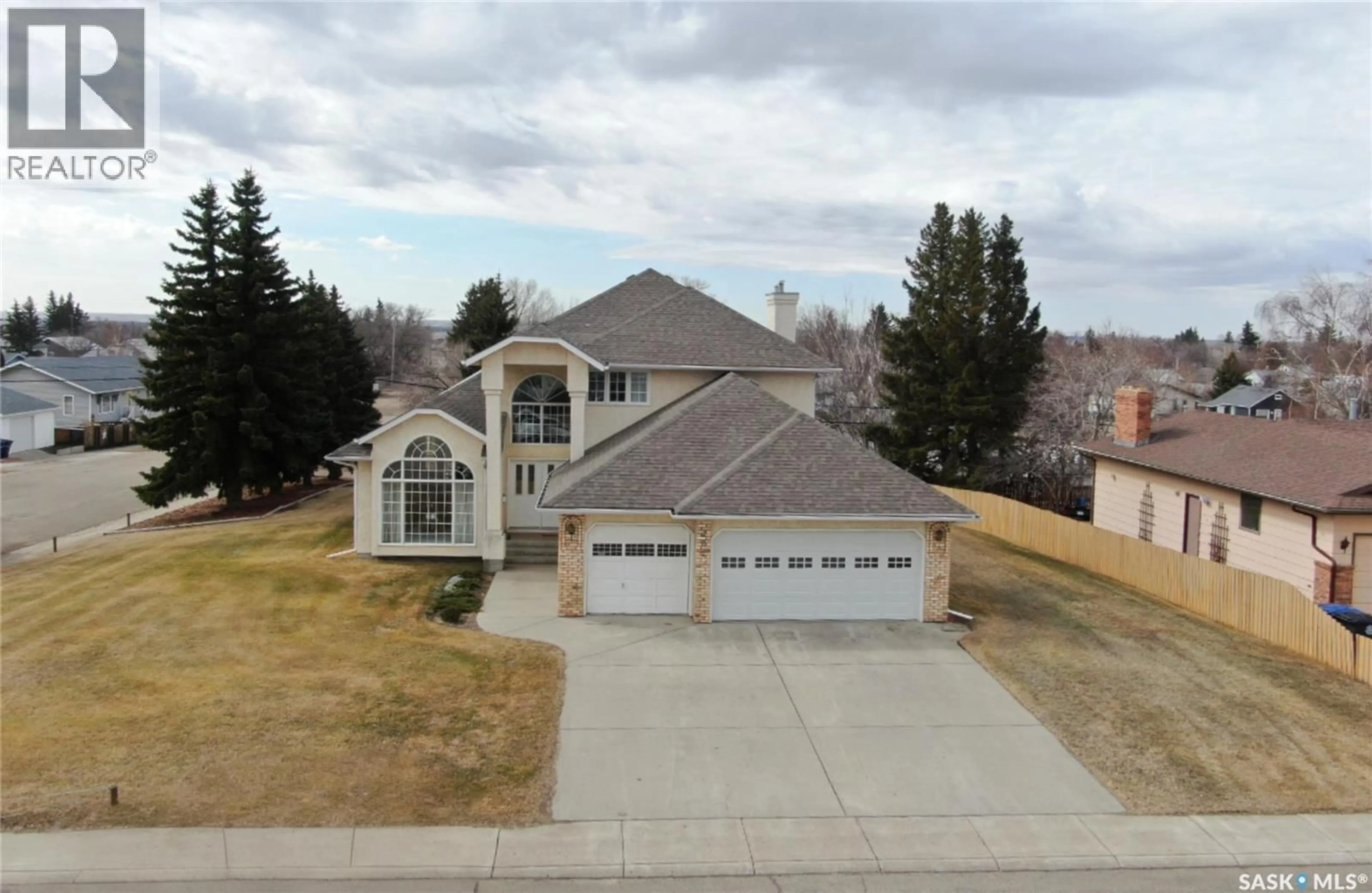 A pic from outside/outdoor area/front of a property/back of a property/a pic from drone, street for 202 7TH AVENUE, Biggar Saskatchewan S0K0M0