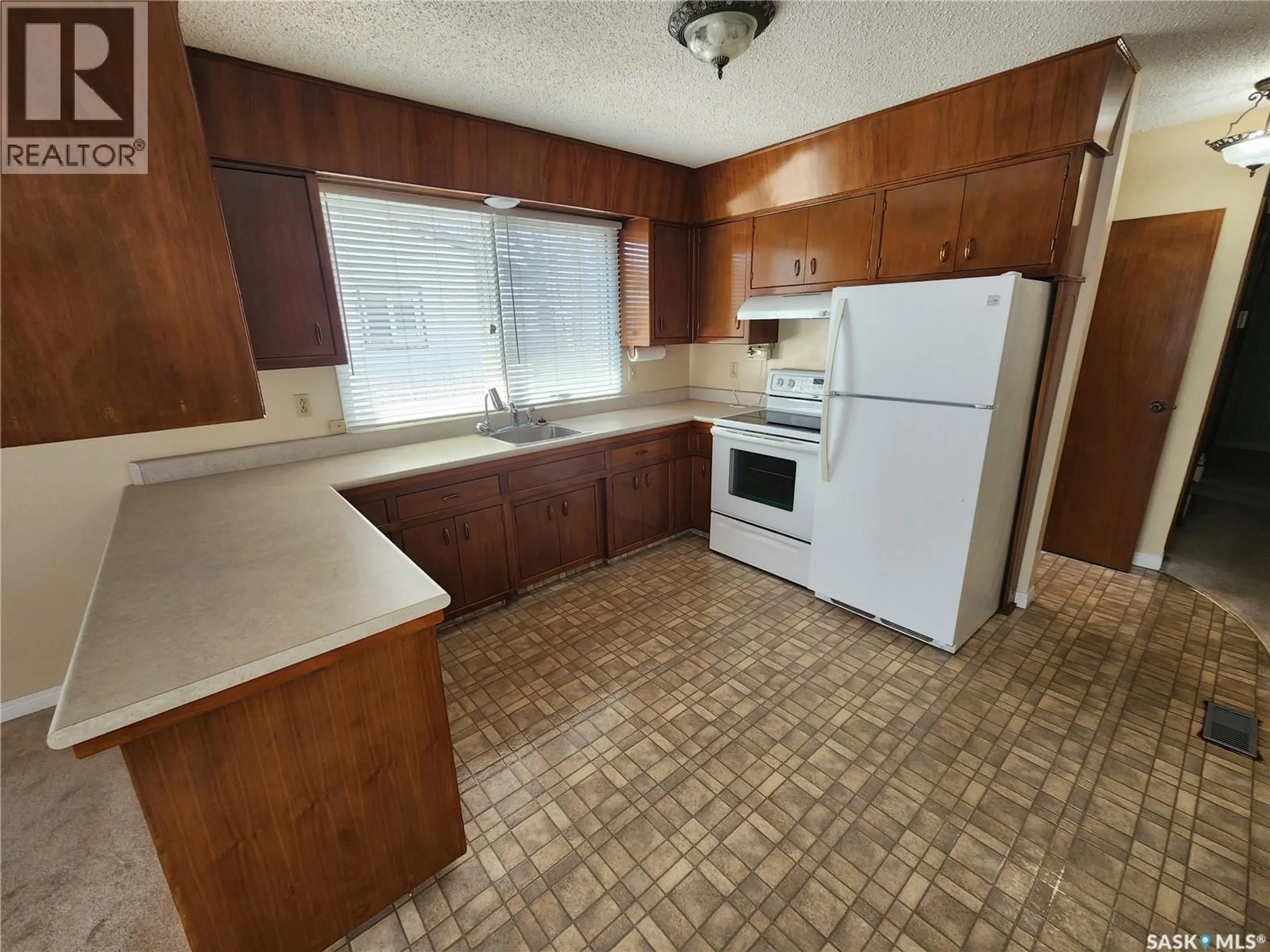 Standard kitchen, unknown for 503 1ST AVENUE, Lampman Saskatchewan S0C1N0