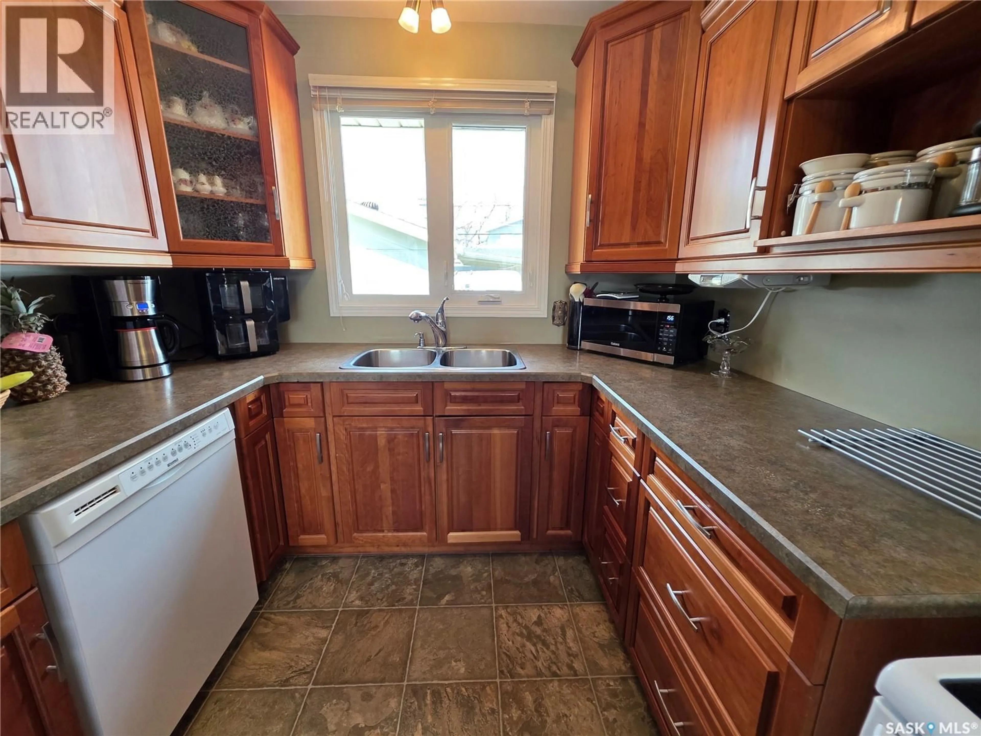 Standard kitchen, ceramic/tile floor for 464 MACDONALD DRIVE, Swift Current Saskatchewan S9H1L9