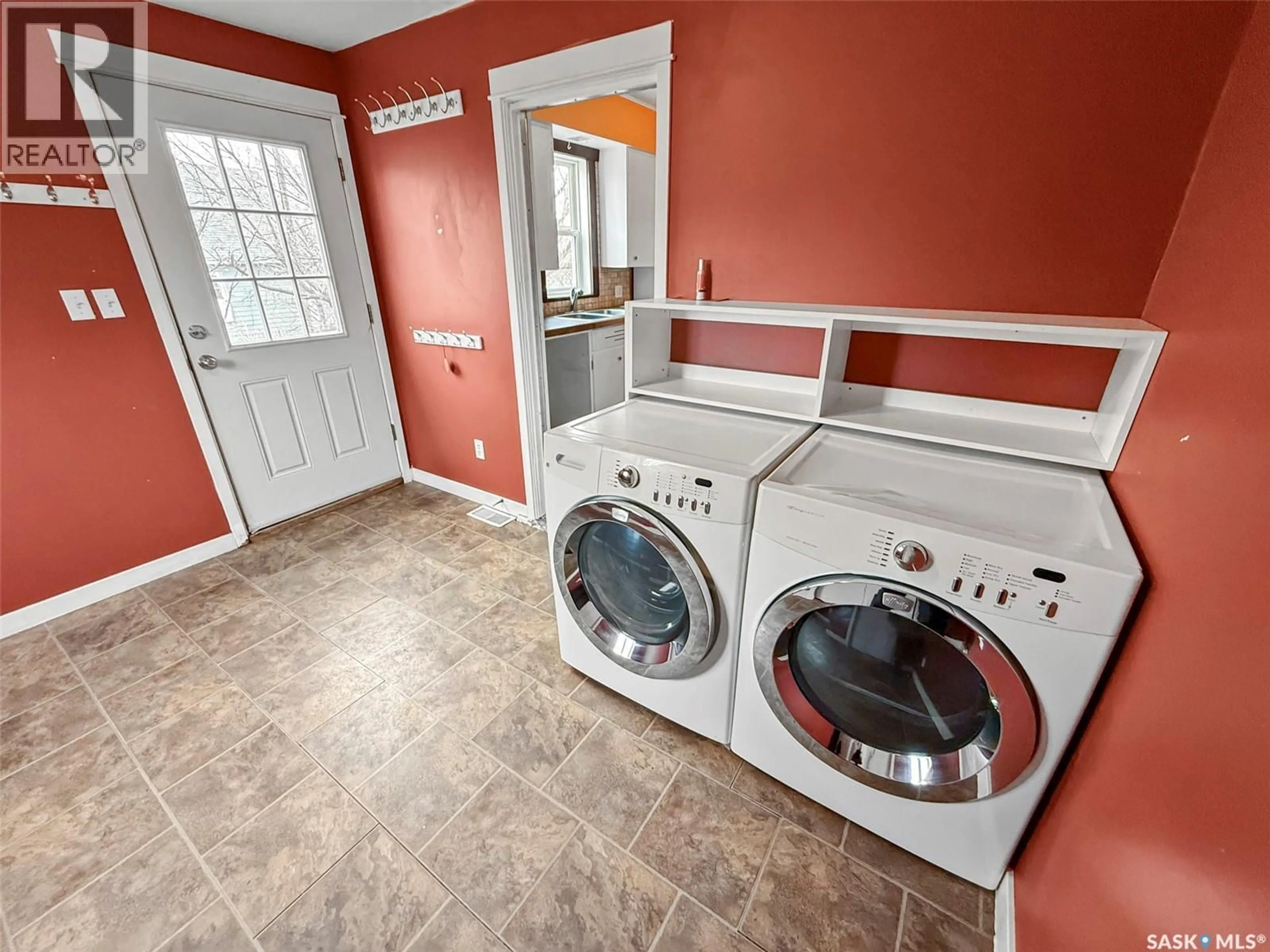 Laundry room for 121 6TH AVENUE, Swift Current Saskatchewan S9H2L9