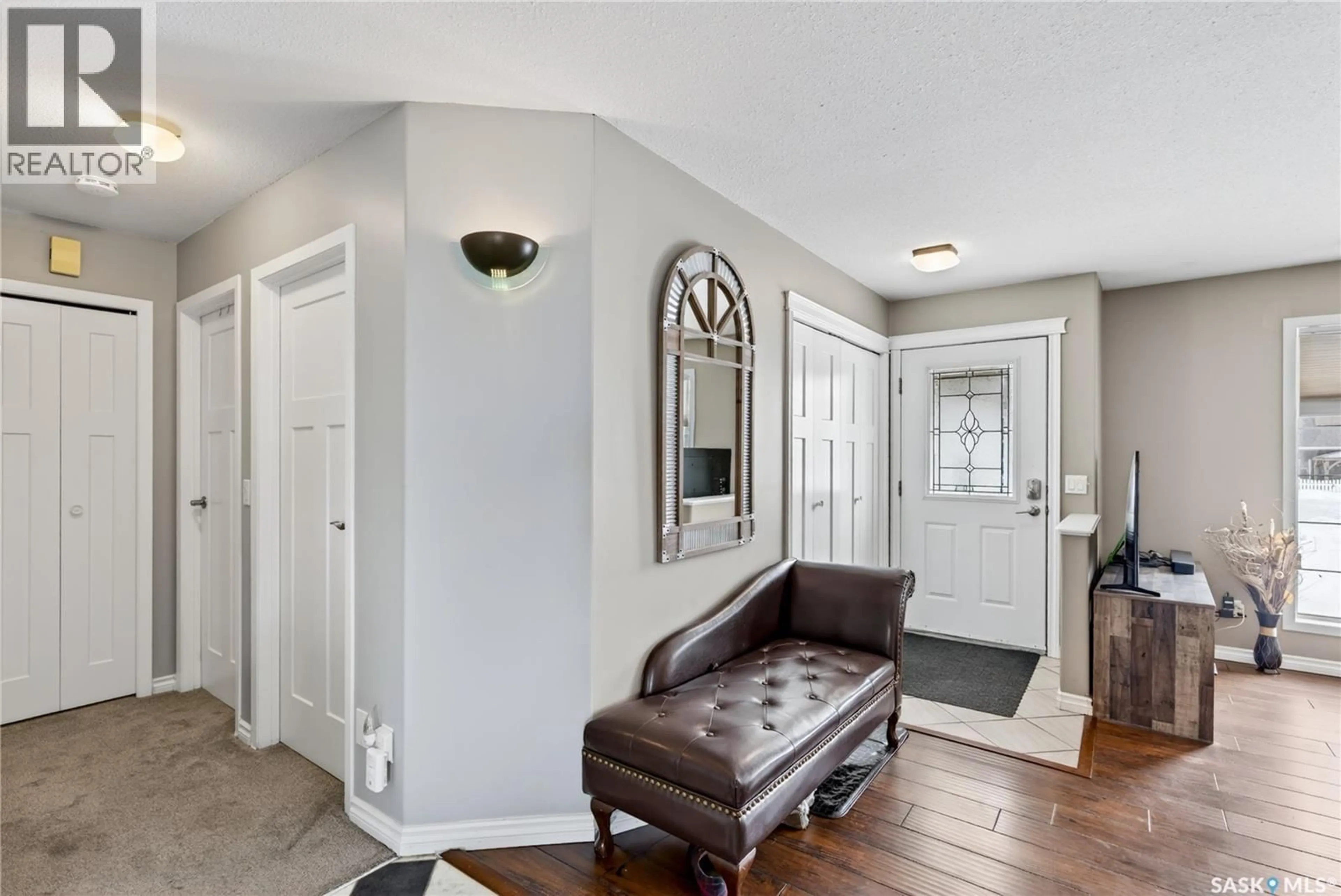 Indoor entryway for 2103 9TH AVENUE, Humboldt Saskatchewan S0K2A0