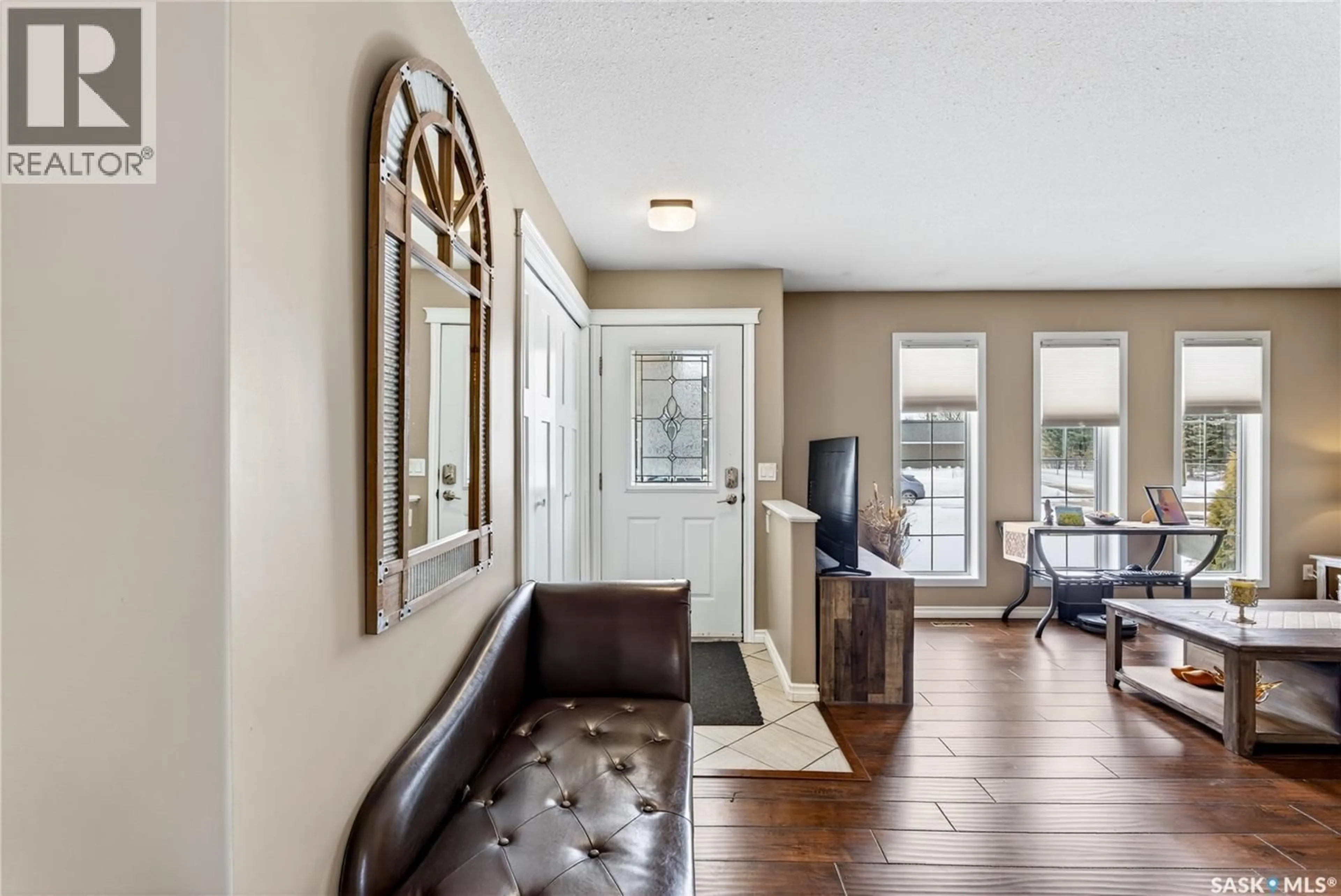 Indoor entryway for 2103 9TH AVENUE, Humboldt Saskatchewan S0K2A0