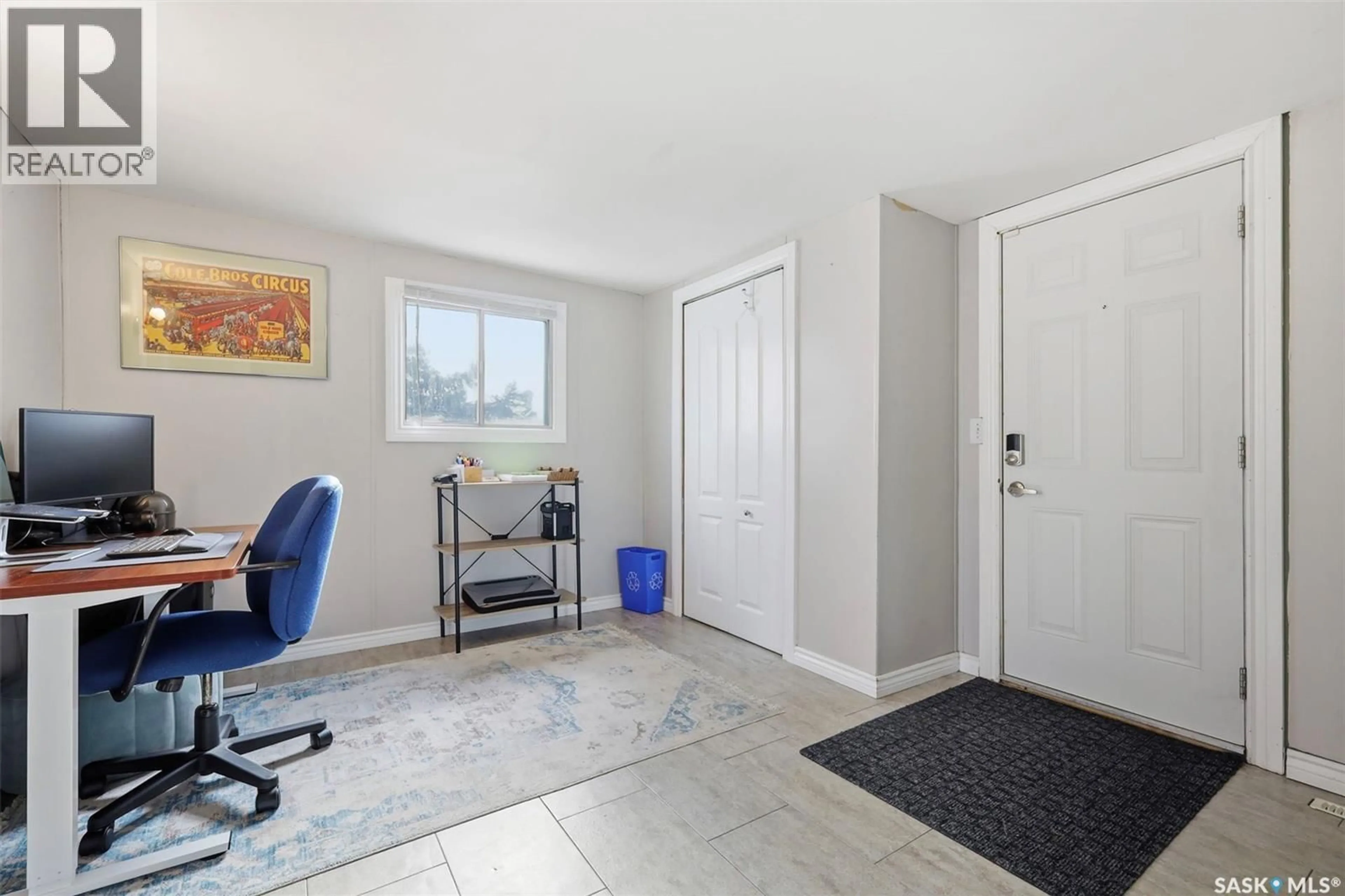 Indoor entryway for 111 LELAND TERRACE, Saskatoon Saskatchewan S7H5A1