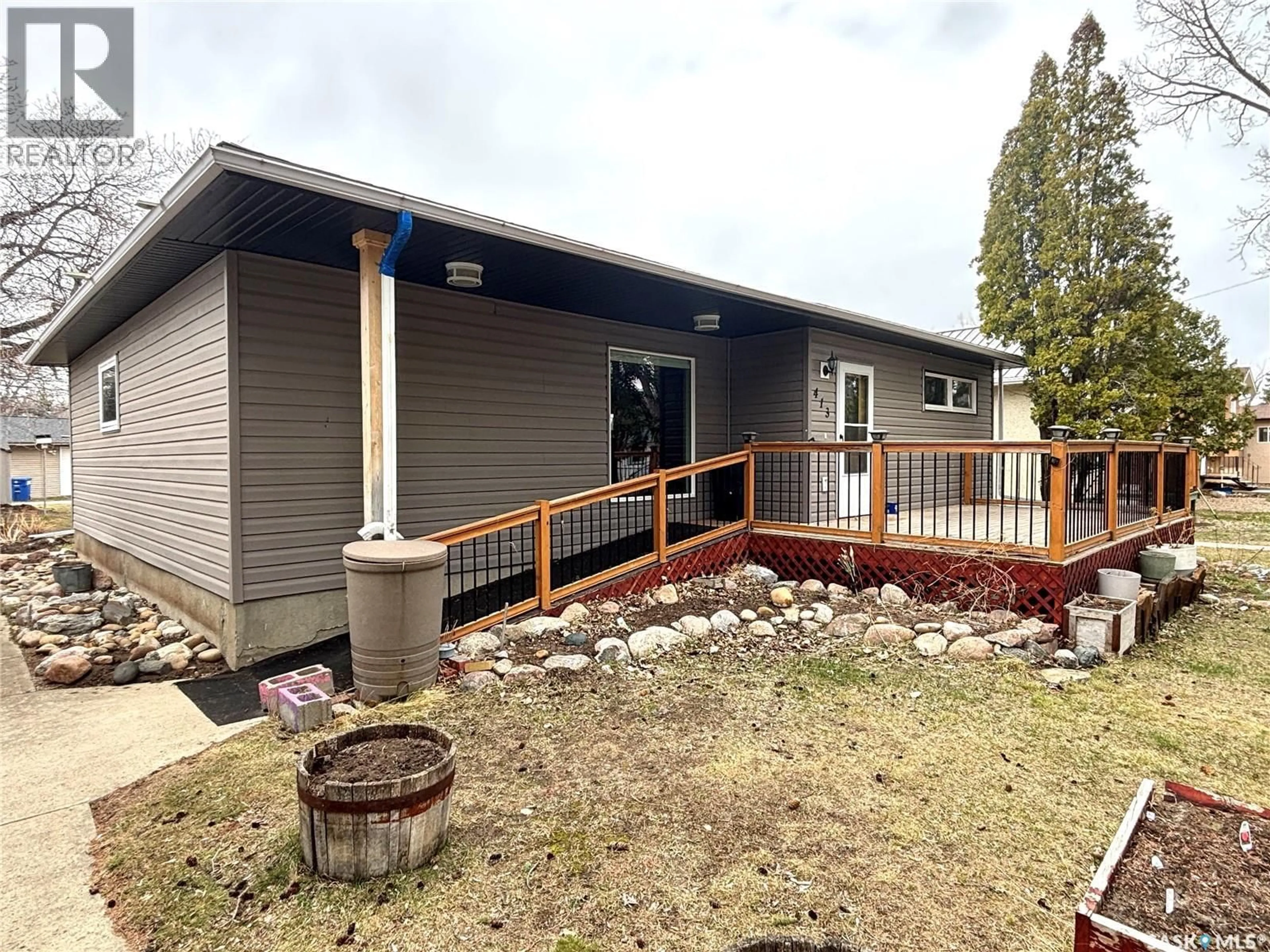 Home with vinyl exterior material, unknown for 413 MAPLE STREET, Maple Creek Saskatchewan S0N1N0