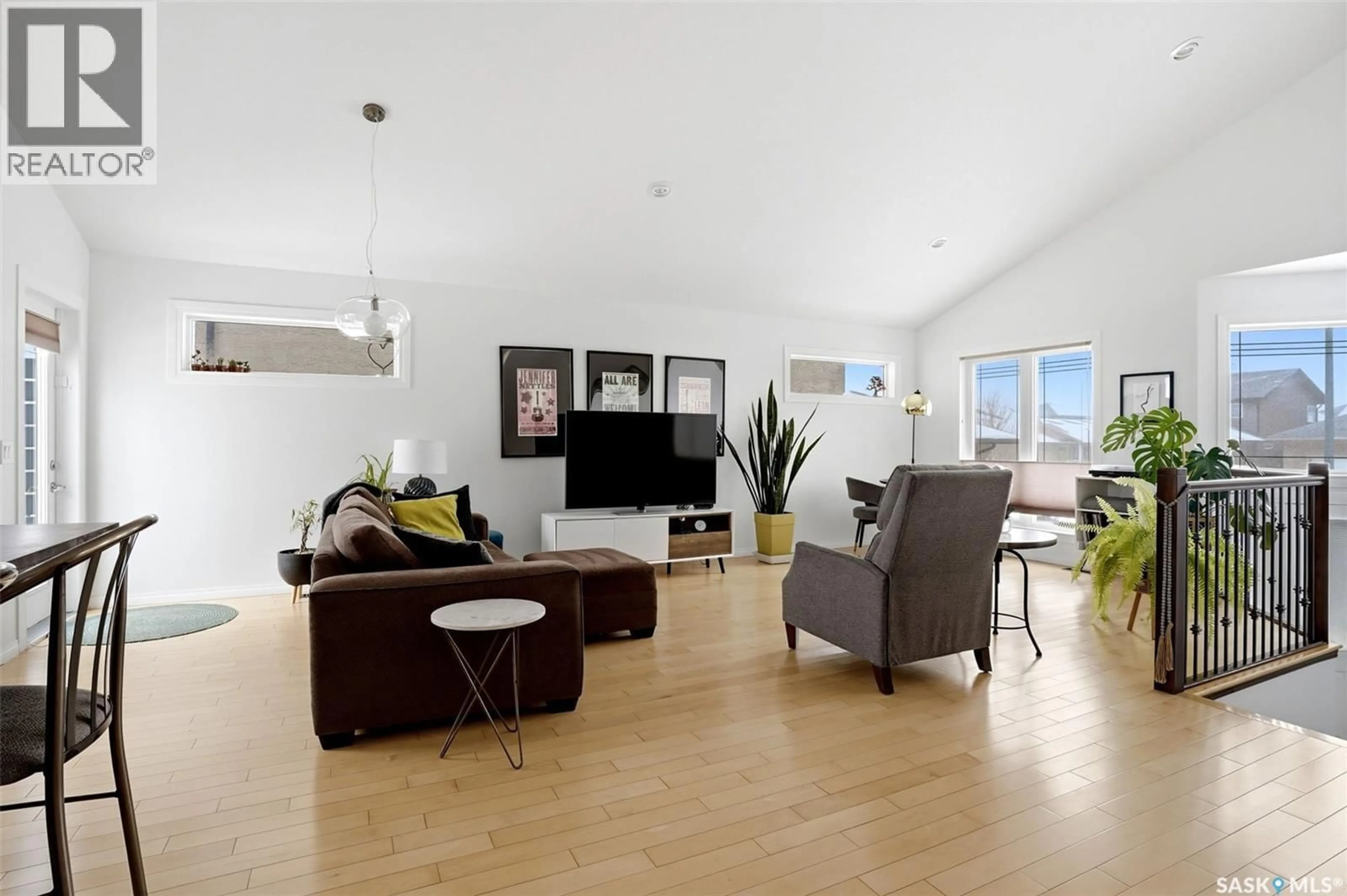 Living room with furniture, wood/laminate floor for E - 4014 CUMBERLAND ROAD, Regina Saskatchewan S4V1E7