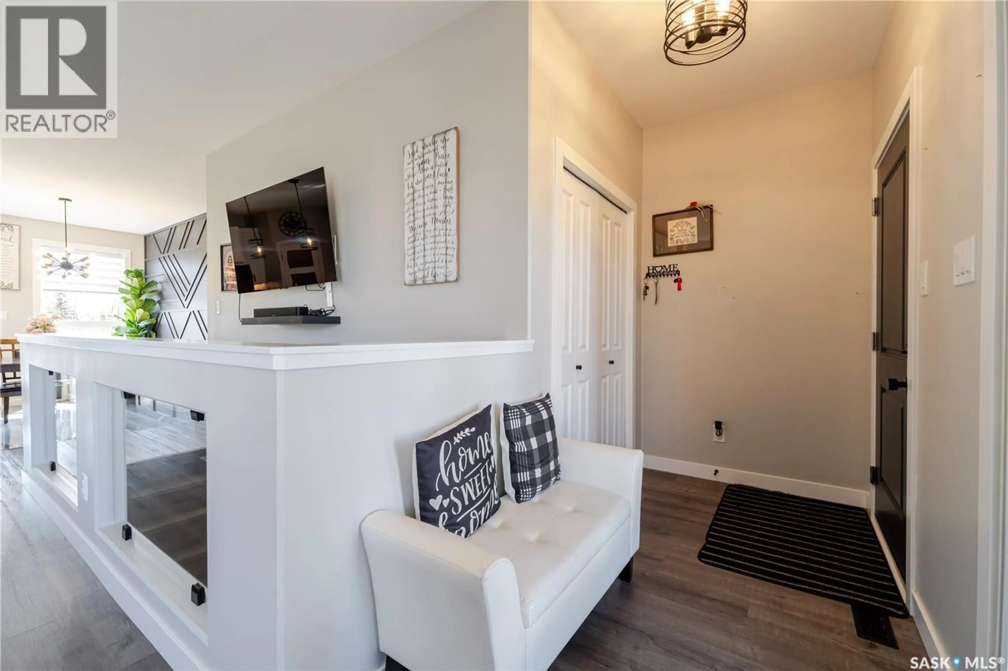 Living room with furniture, wood/laminate floor for 1007 MAPLEWOOD DRIVE, Moose Jaw Saskatchewan S6J0B6